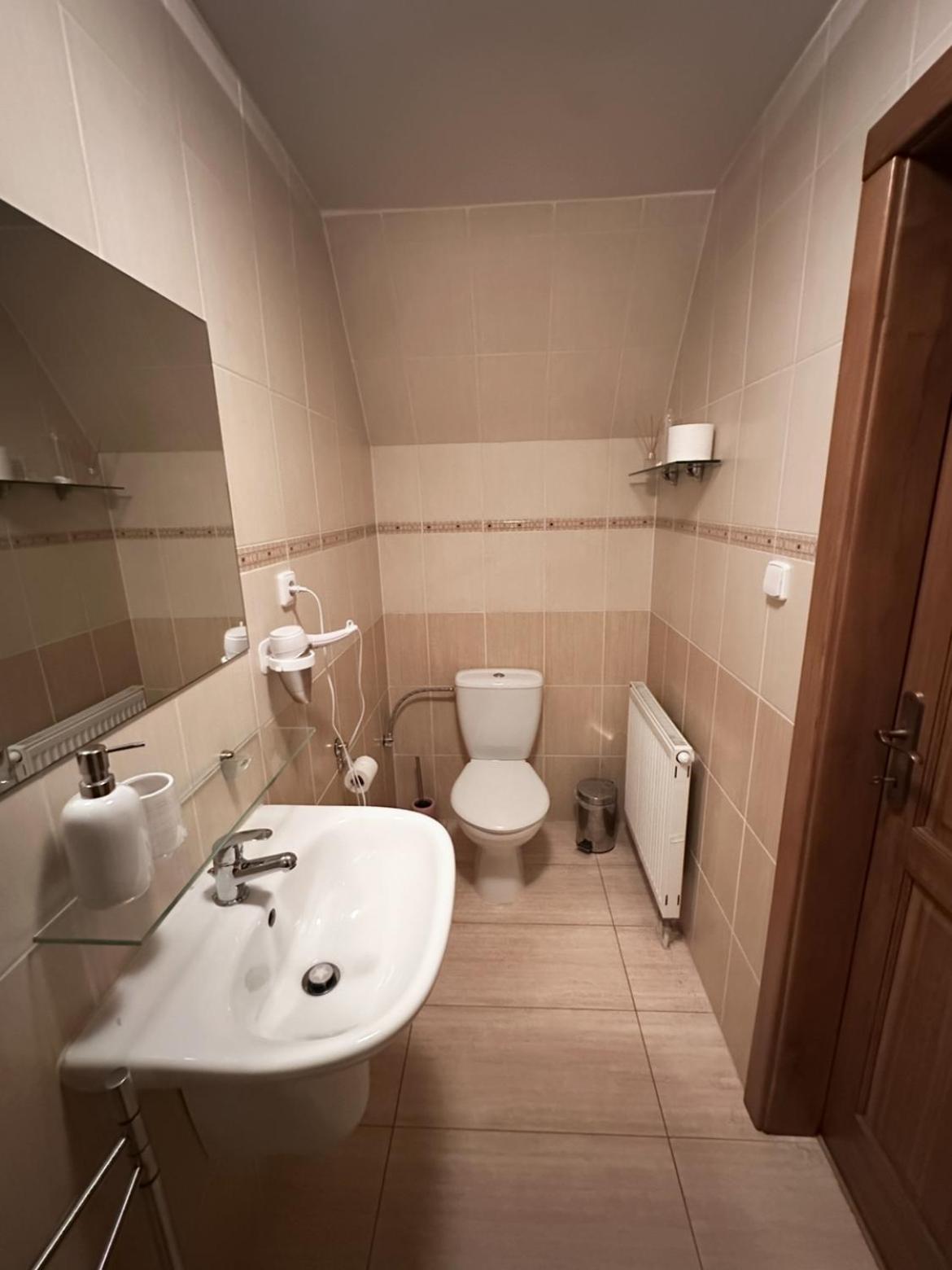 Double Room - Photo 5