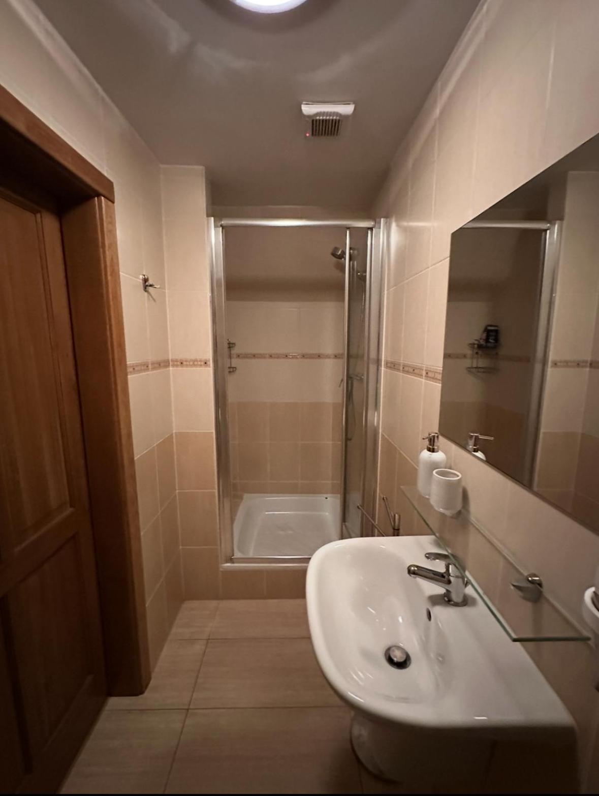 Double Room - Photo 4