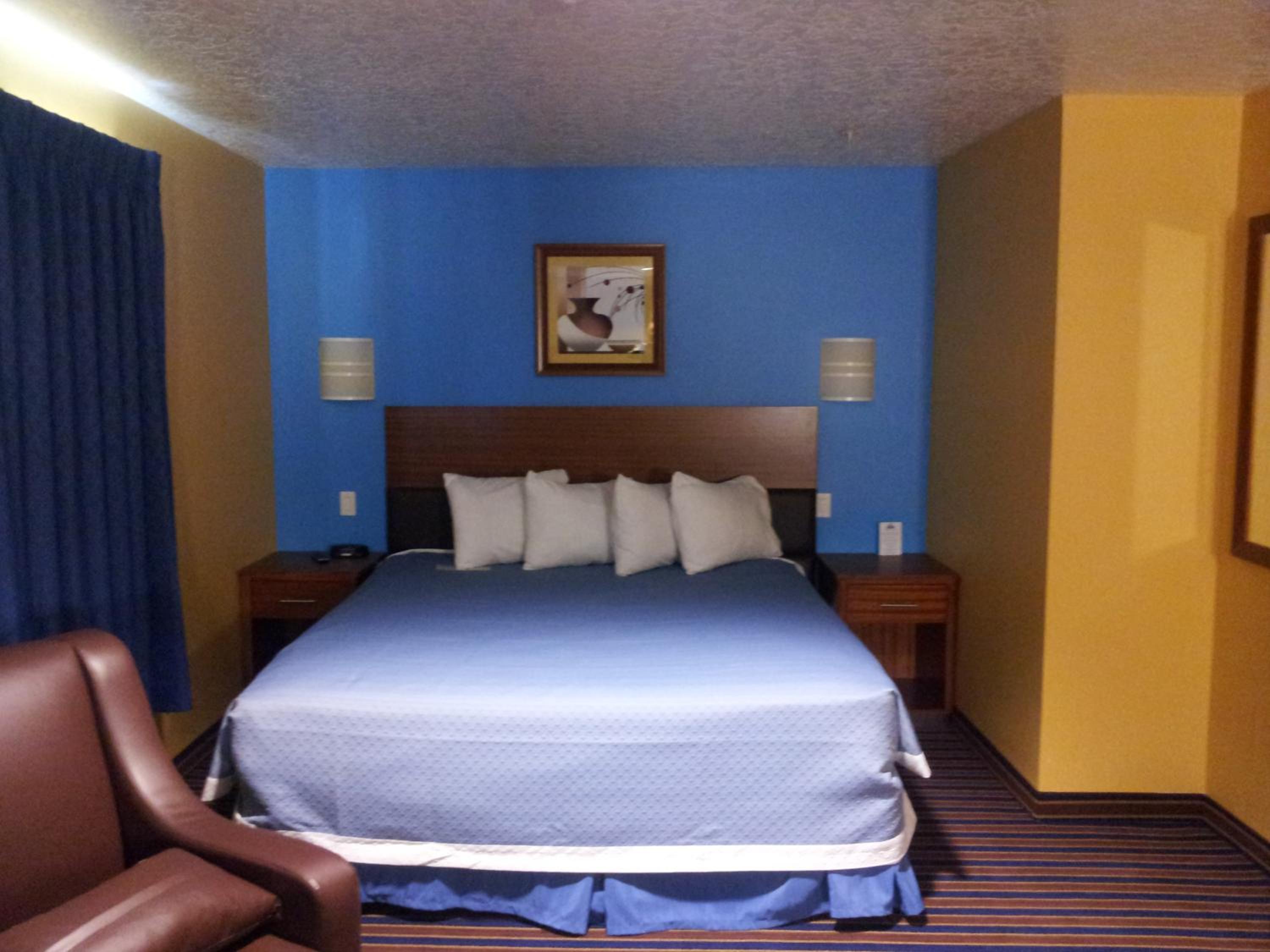 King Room - Non-Smoking - Photo 1