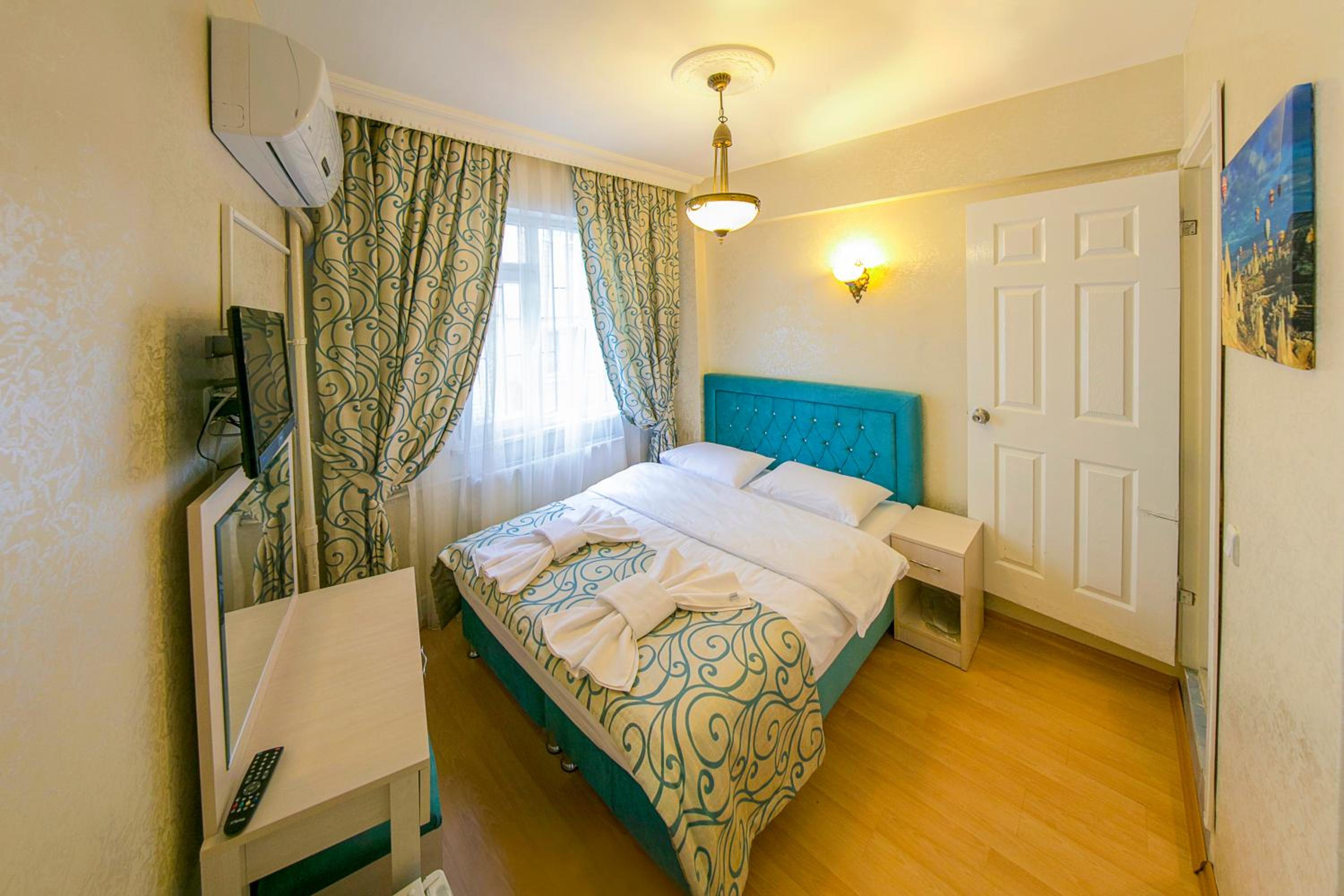 Standard Double or Twin Room photo 1