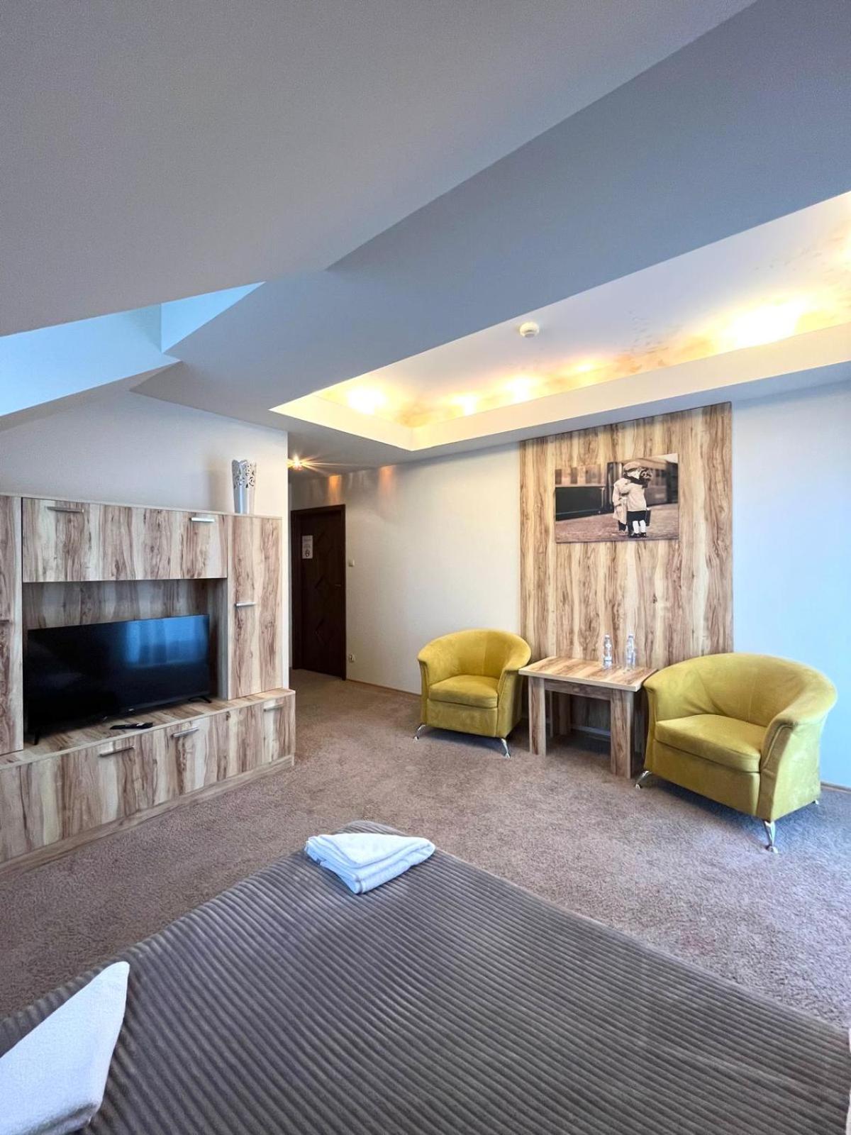 Large Double Room - Photo 13