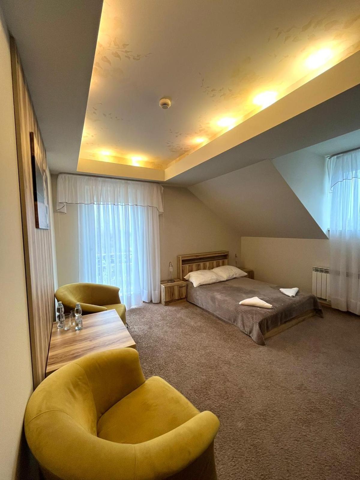 Large Double Room - Photo 12