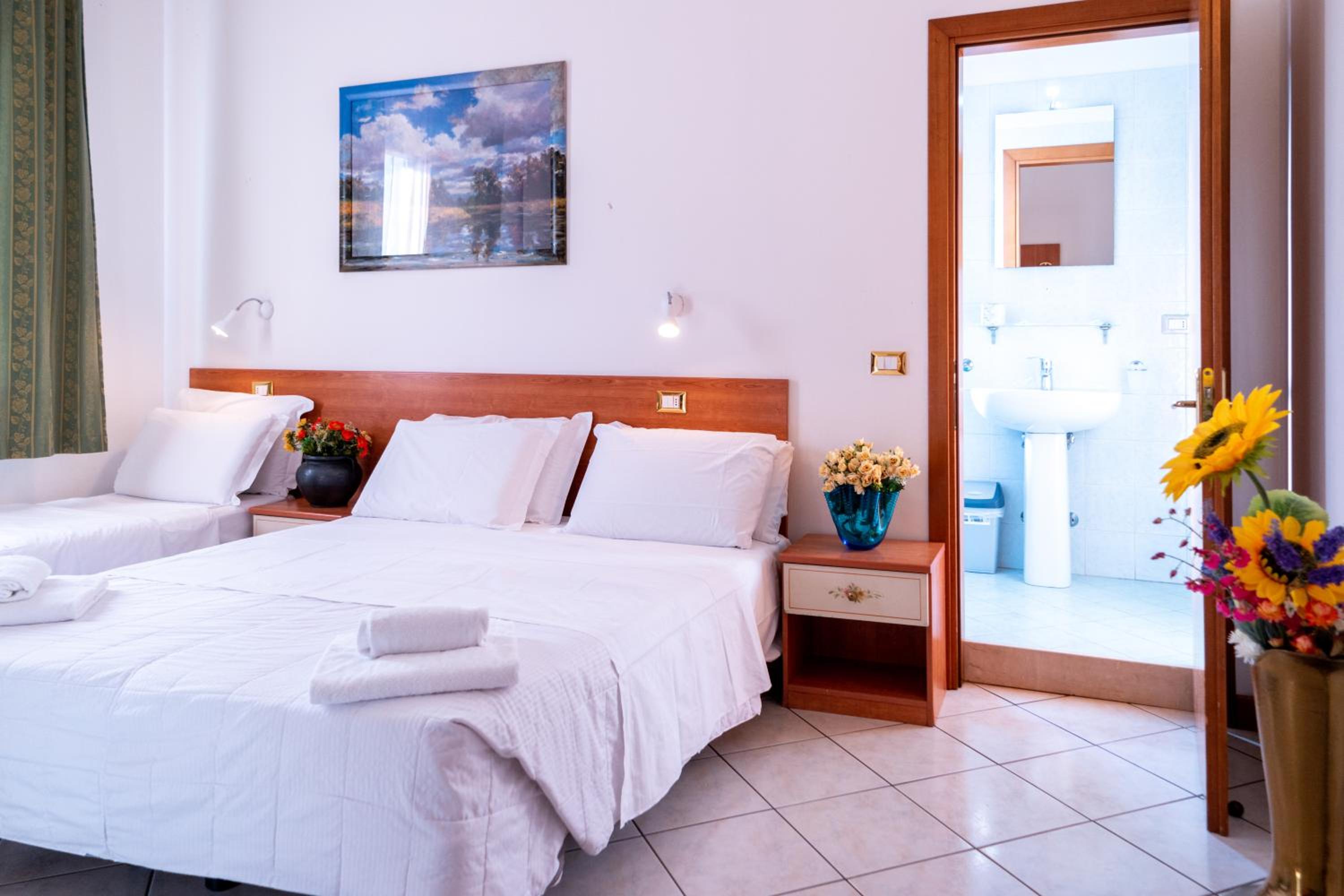 Quadruple Room with Private Bathroom photo 1