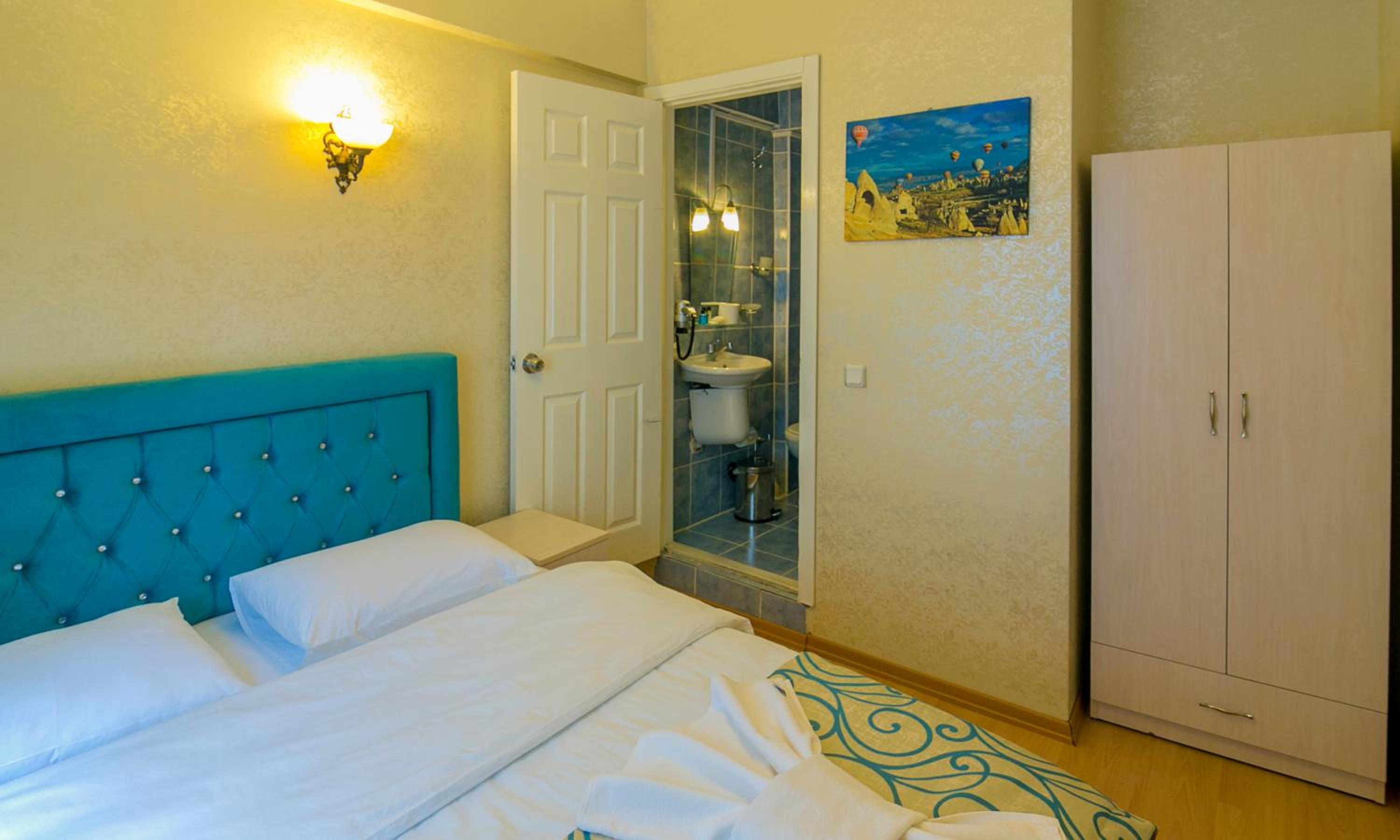 Standard Double or Twin Room photo 2