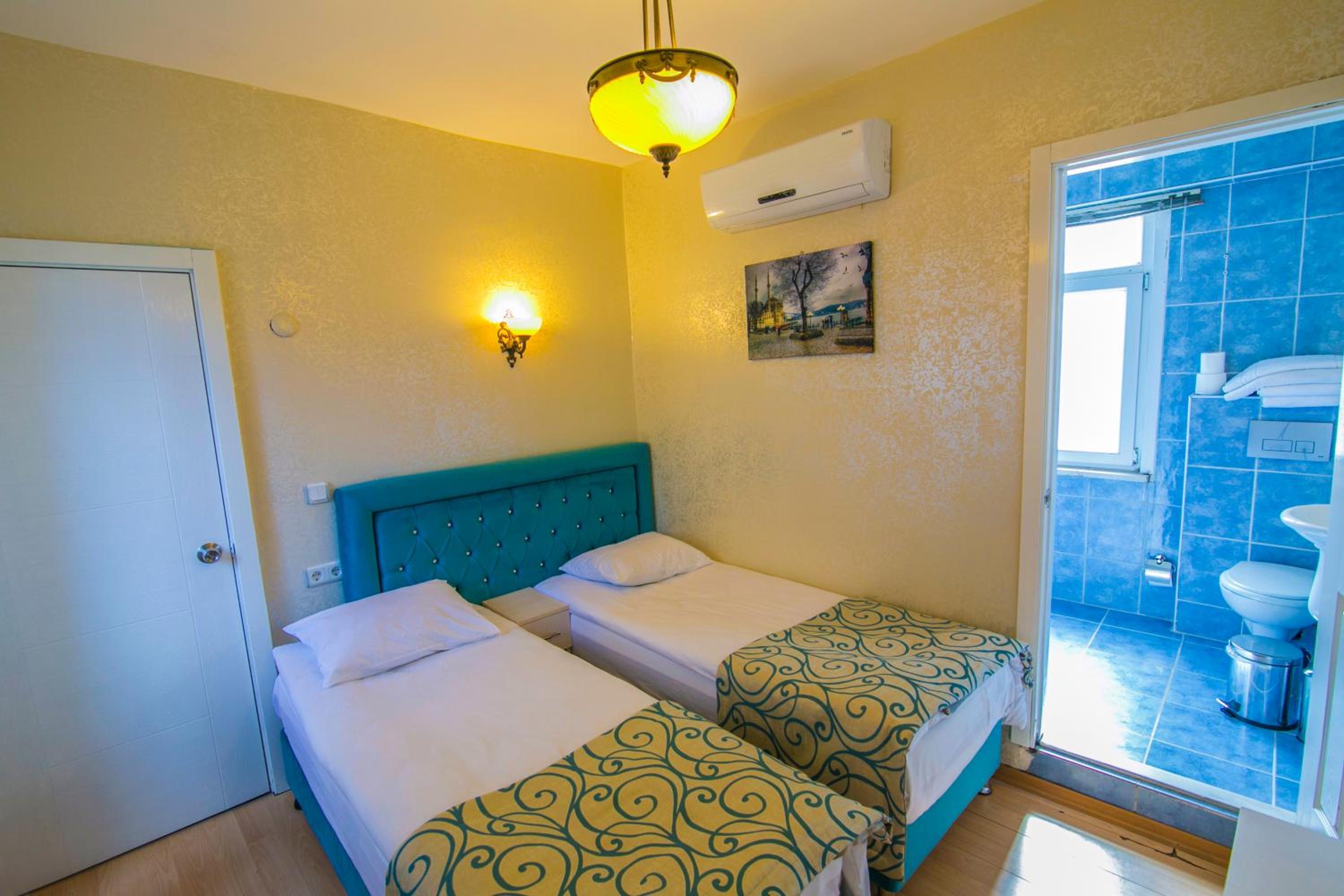 Standard Double or Twin Room photo 3