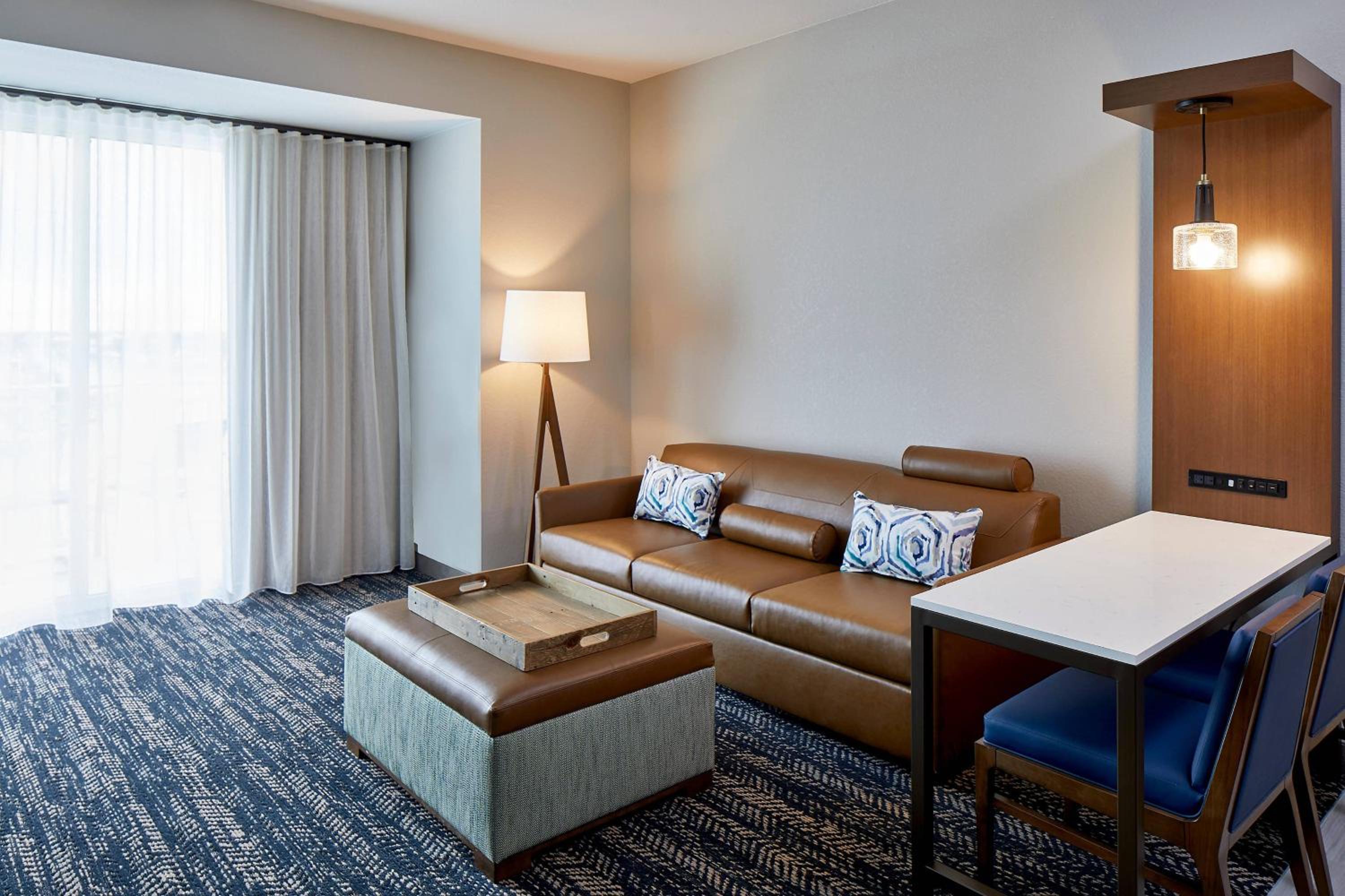 One-Bedroom King Suite with Sofa Bed - Hearing Accessible - Photo 6