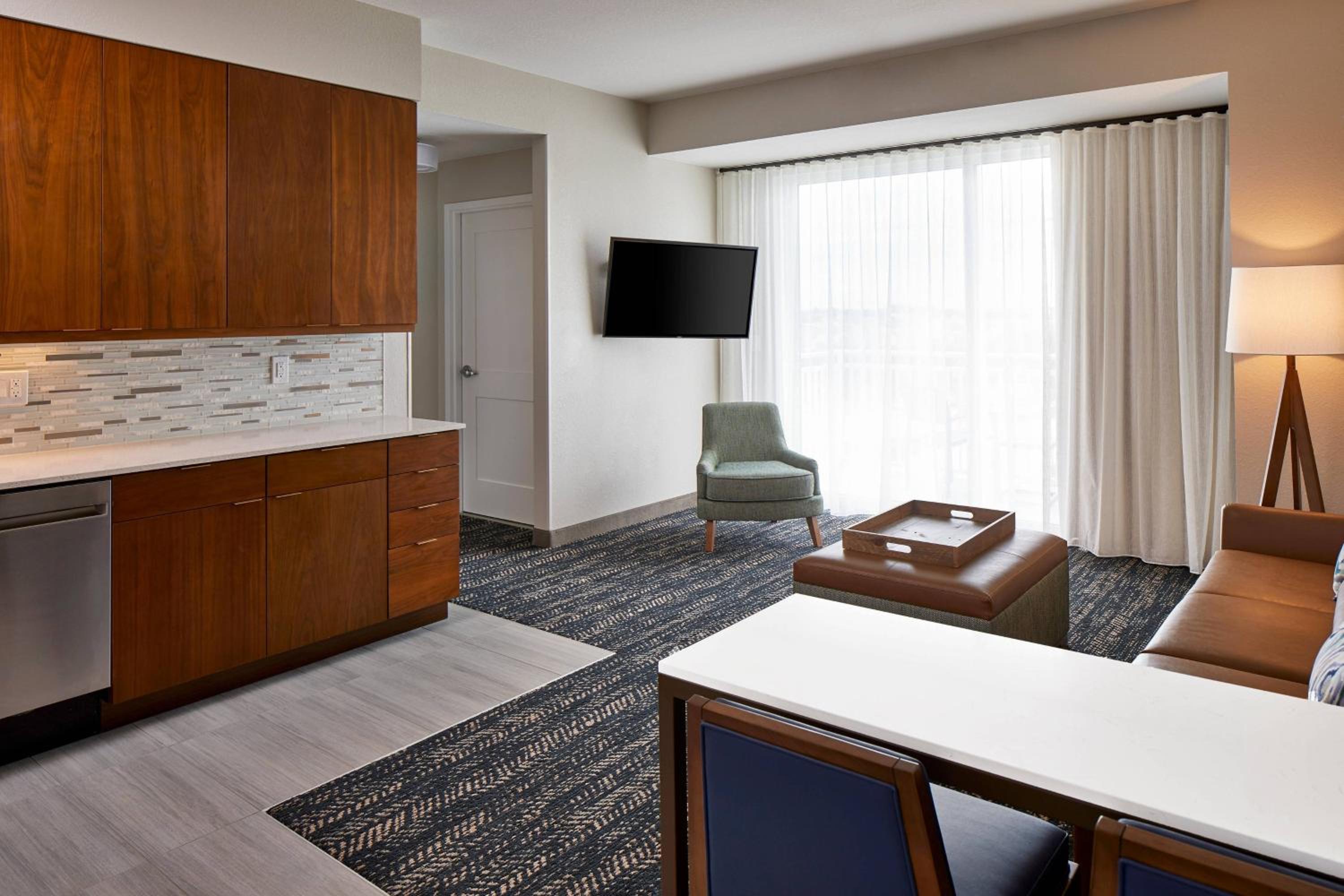 One-Bedroom King Suite with Sofa Bed - Hearing Accessible - Photo 8