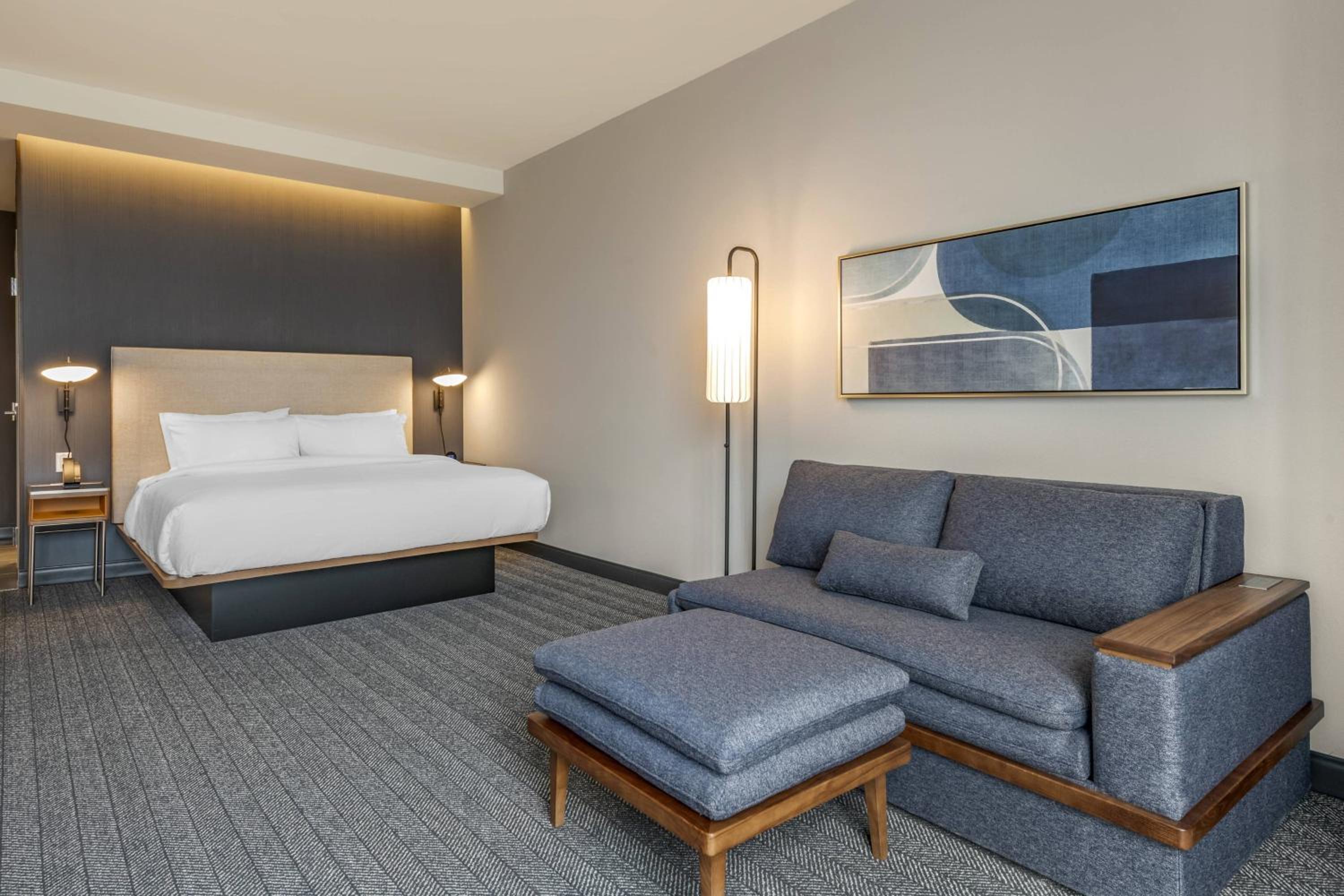 King Room with Balcony and Sofa Bed - Photo 1