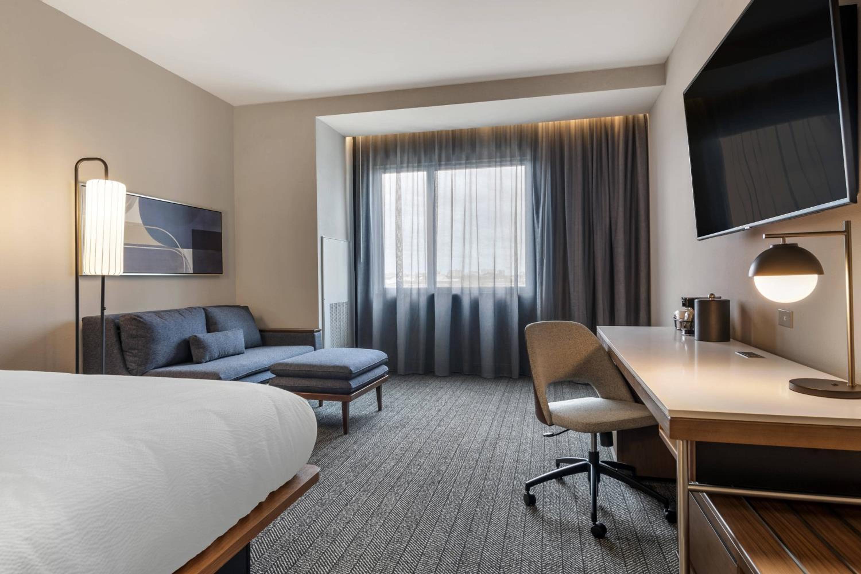 King Room with Sofa Bed - Hearing Accessible - Photo 2