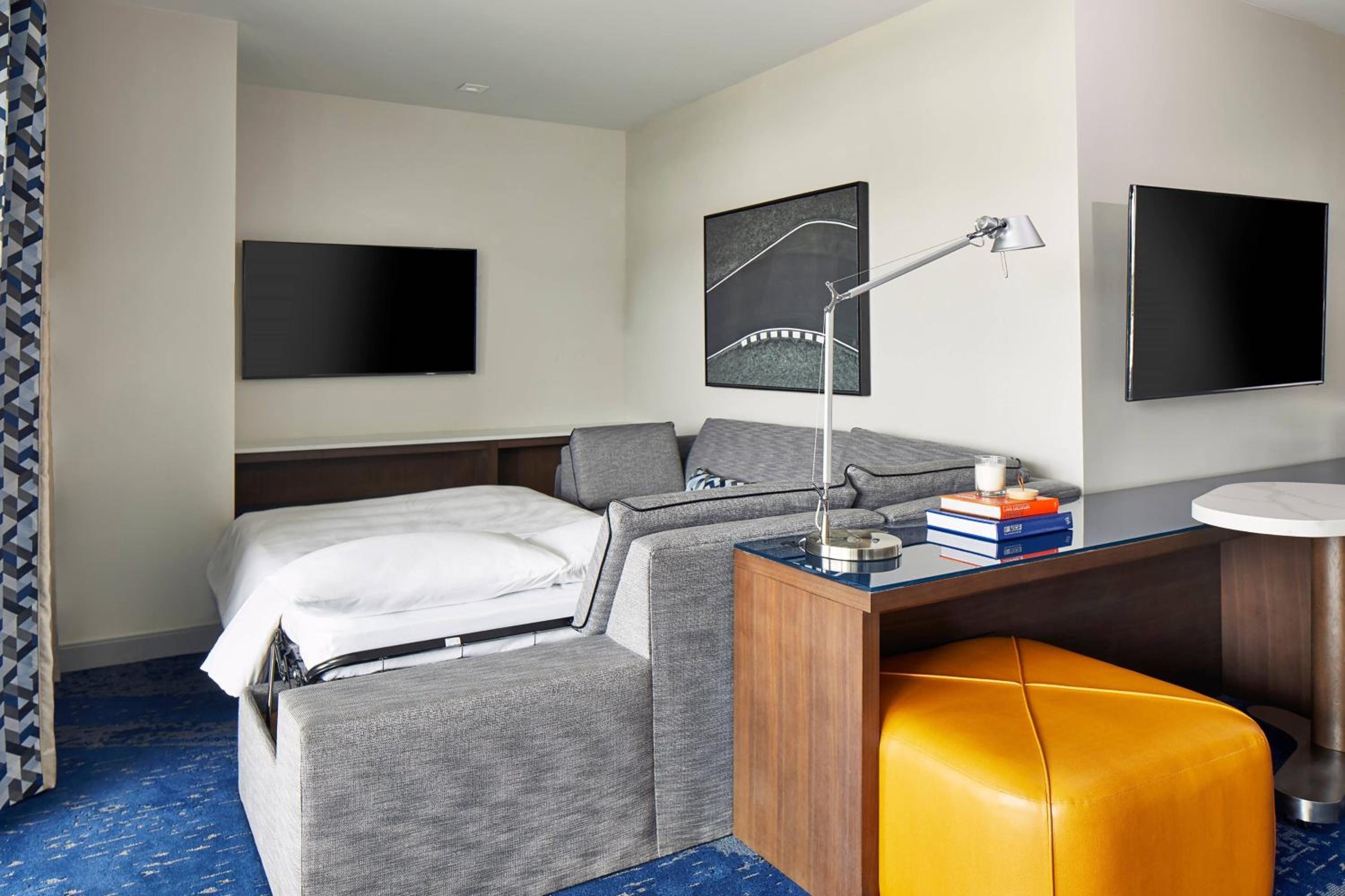 Executive Suite, 2 Queen, Balcony (Mobility Accessible w/Roll-in Shower) - Photo 5