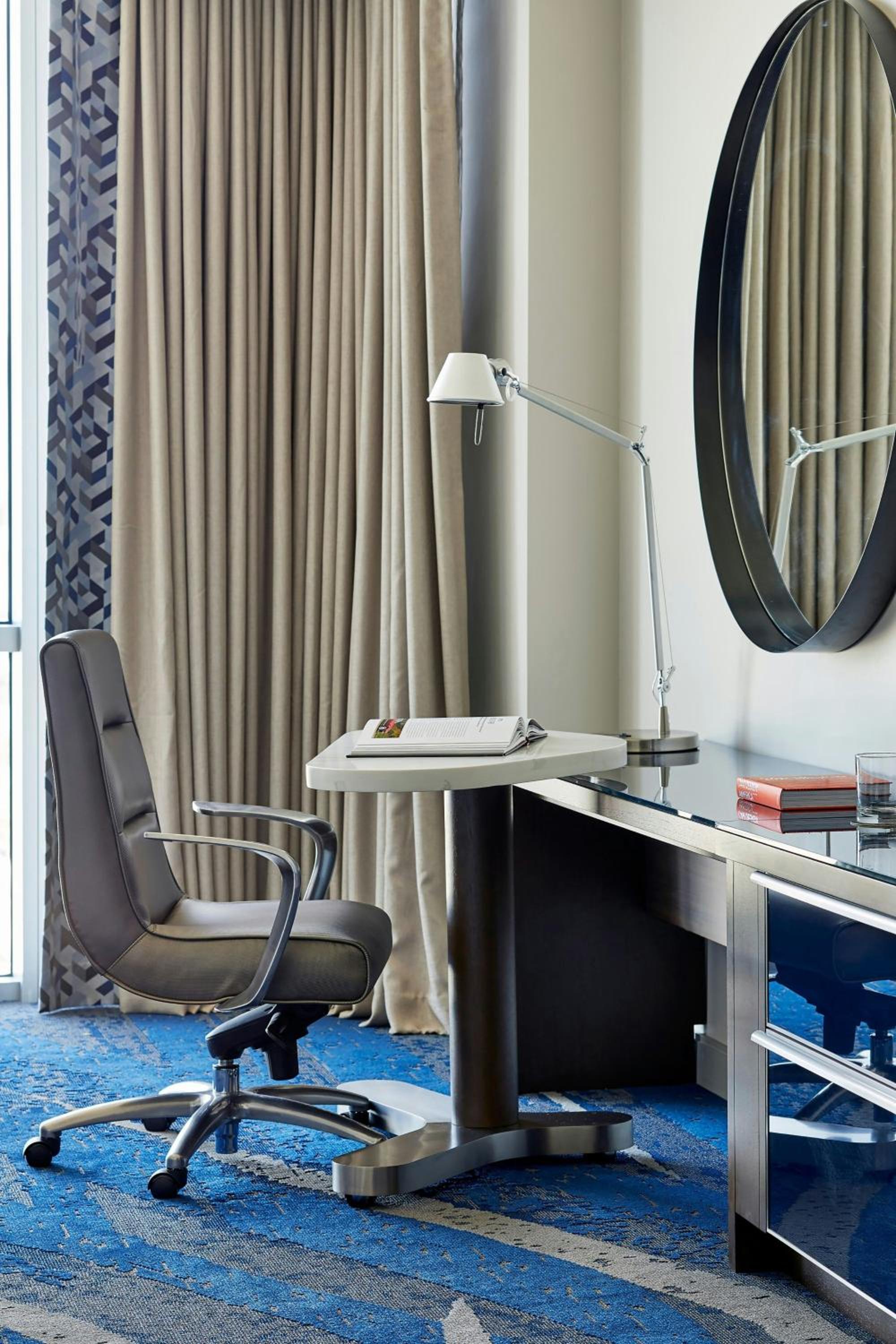 Queen Room with Two Queen Beds - Hearing Accessible - Photo 4