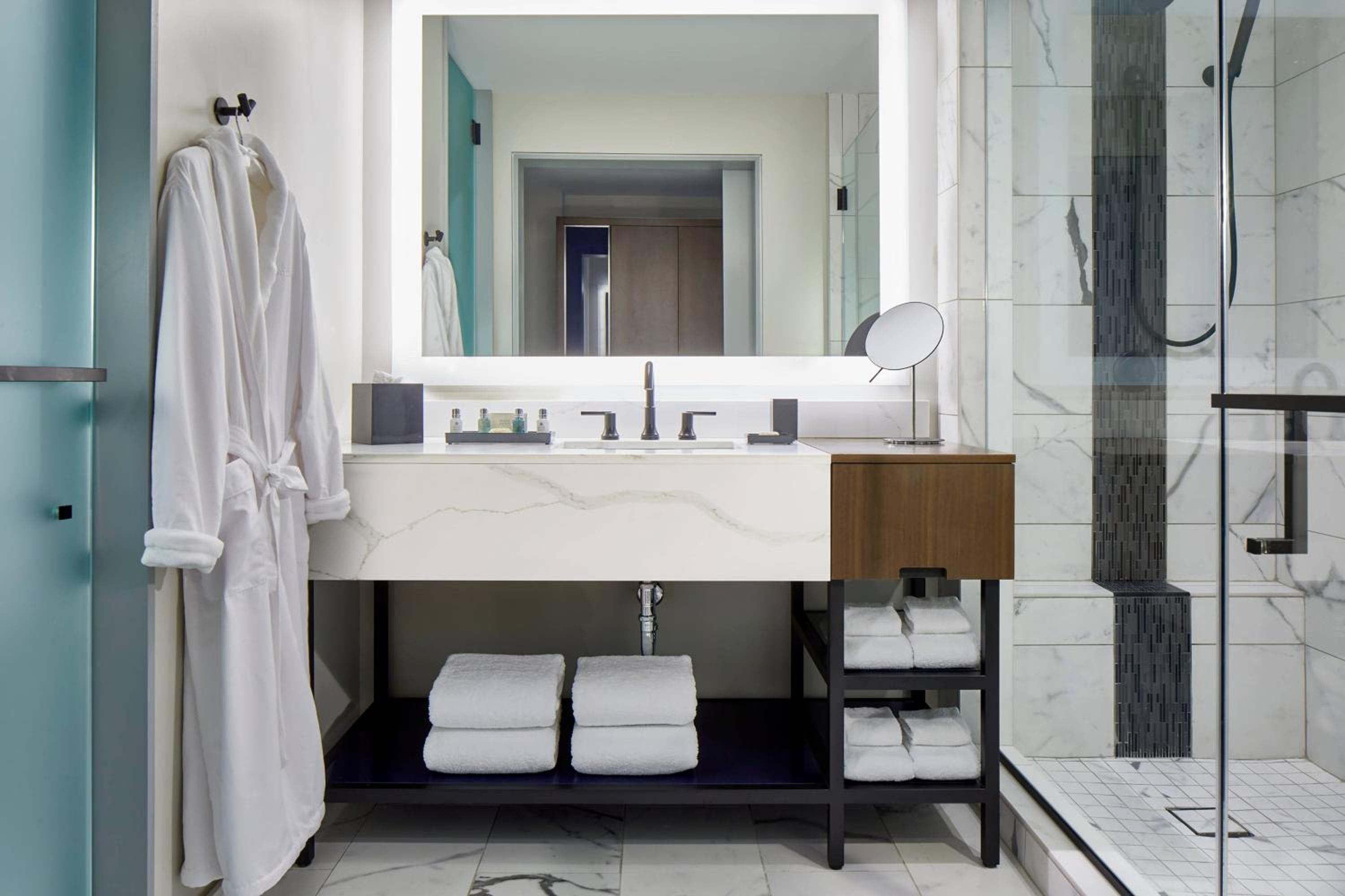 Queen Room with Two Queen Beds - Hearing Accessible - Photo 9