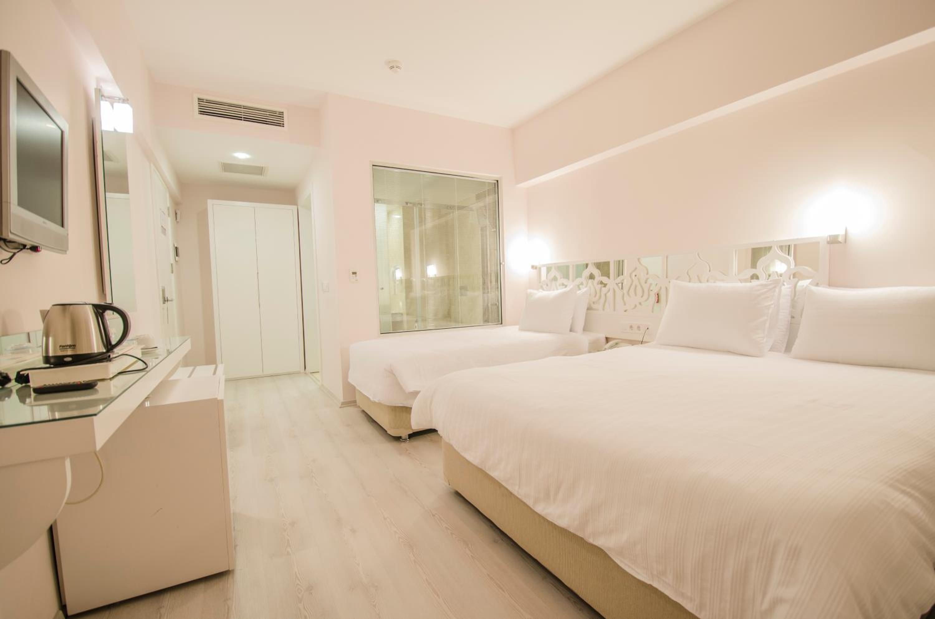 Standard Double or Twin Room photo 1
