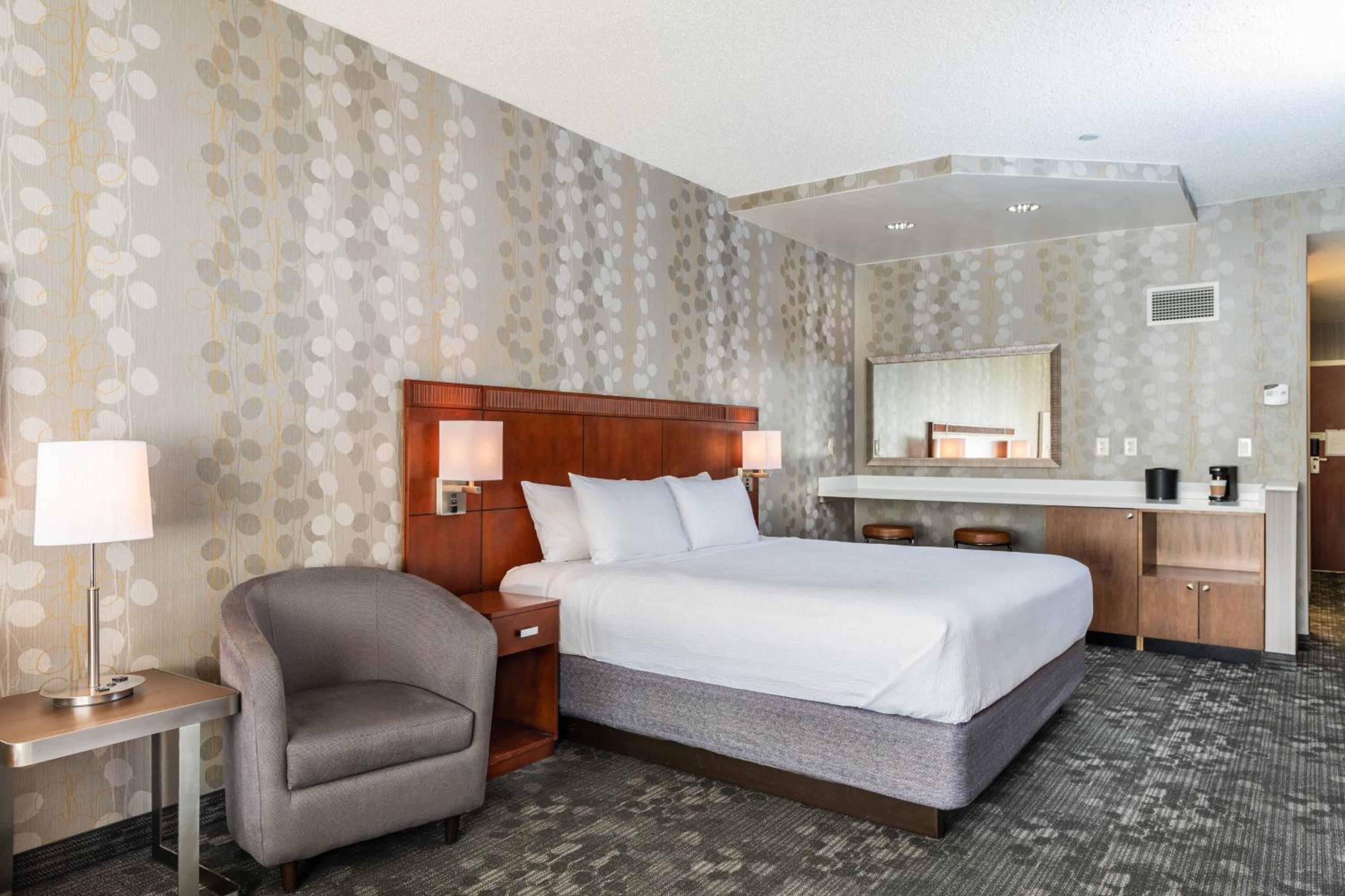 King Room - Hearing Accessible - Photo 3