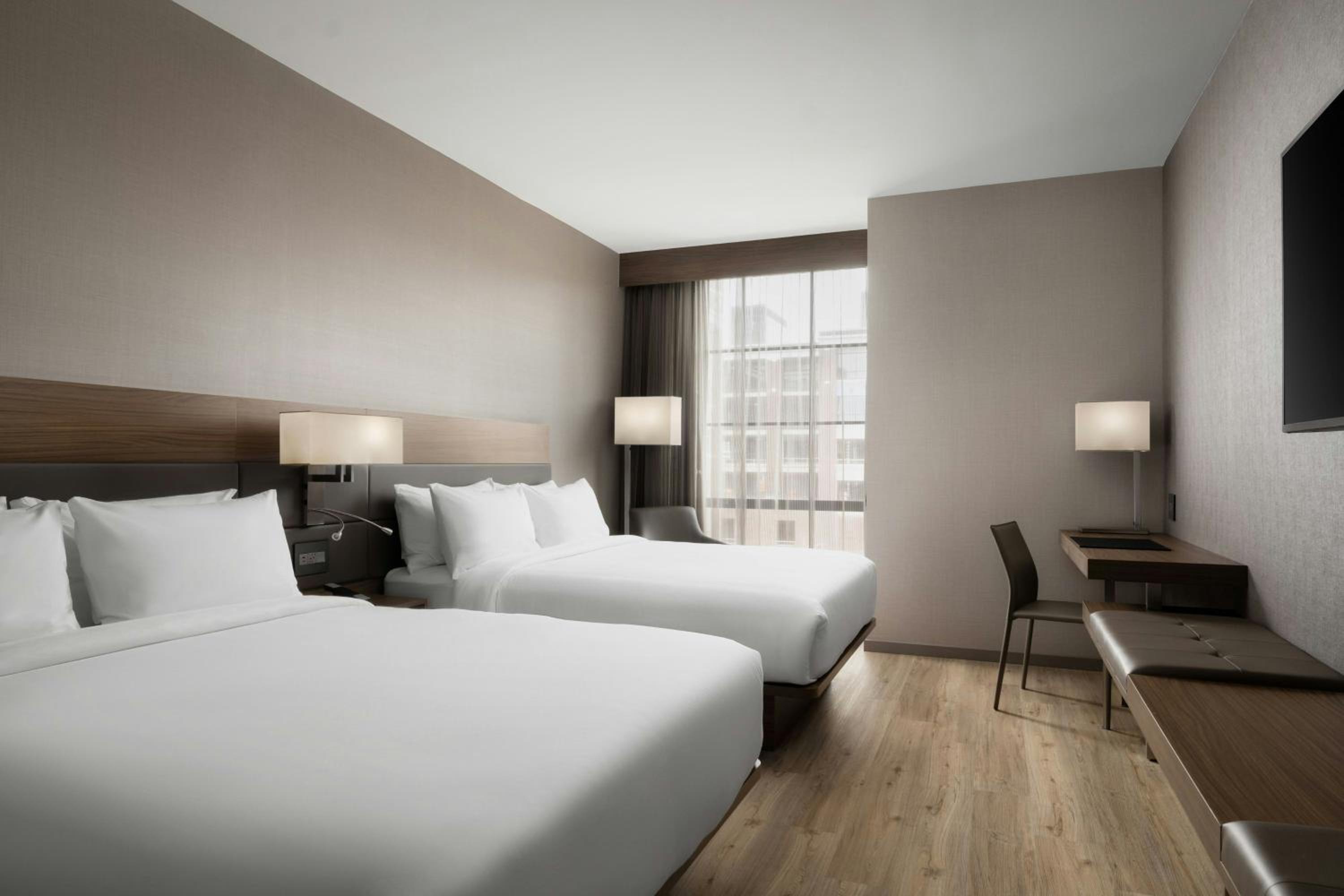 Standard Queen Room with Two Queen Beds - Hearing Accessible - Photo 3