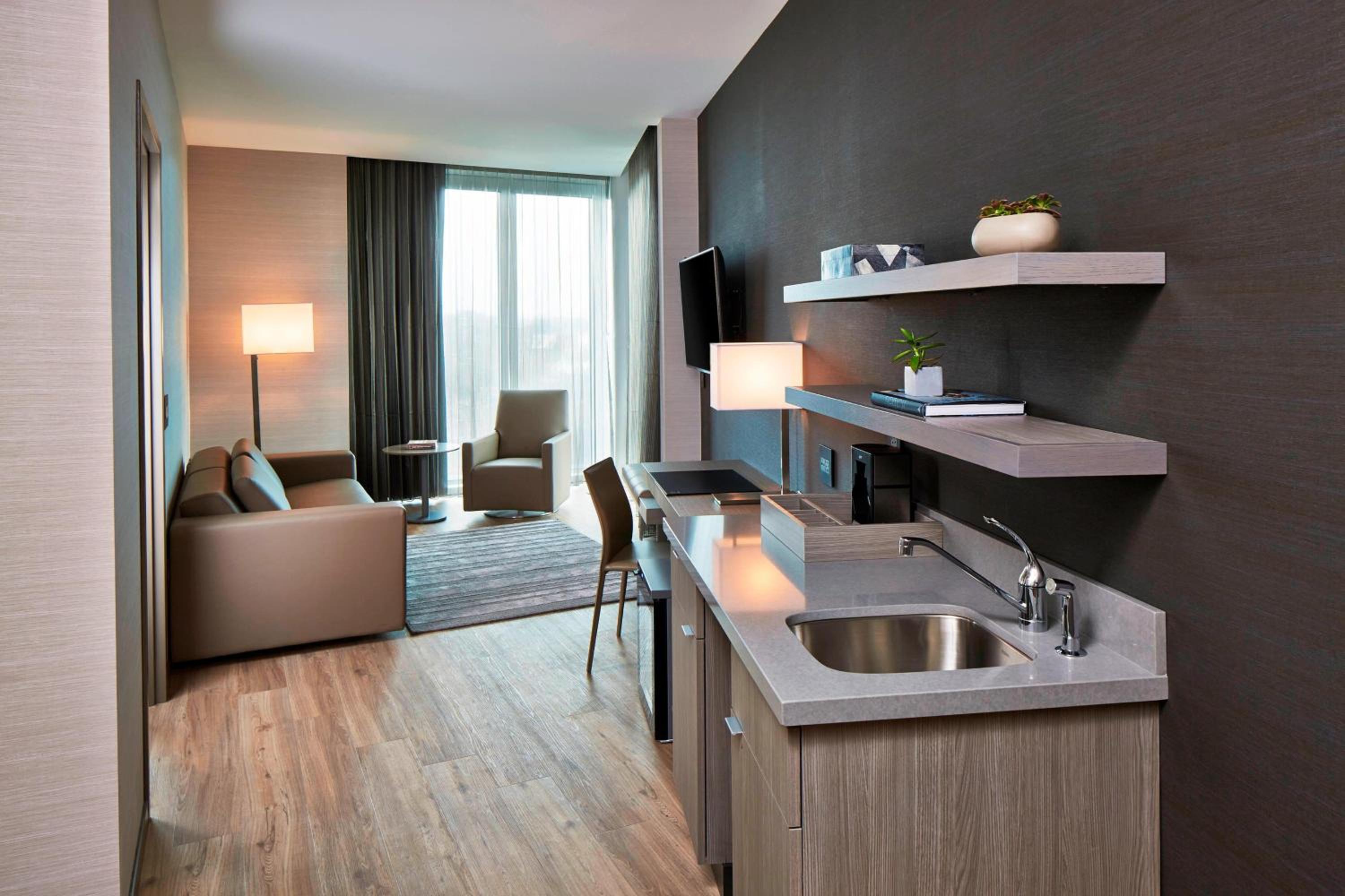 King Suite with River View, Roll-In Shower and Sofa Bed - Mobility Access