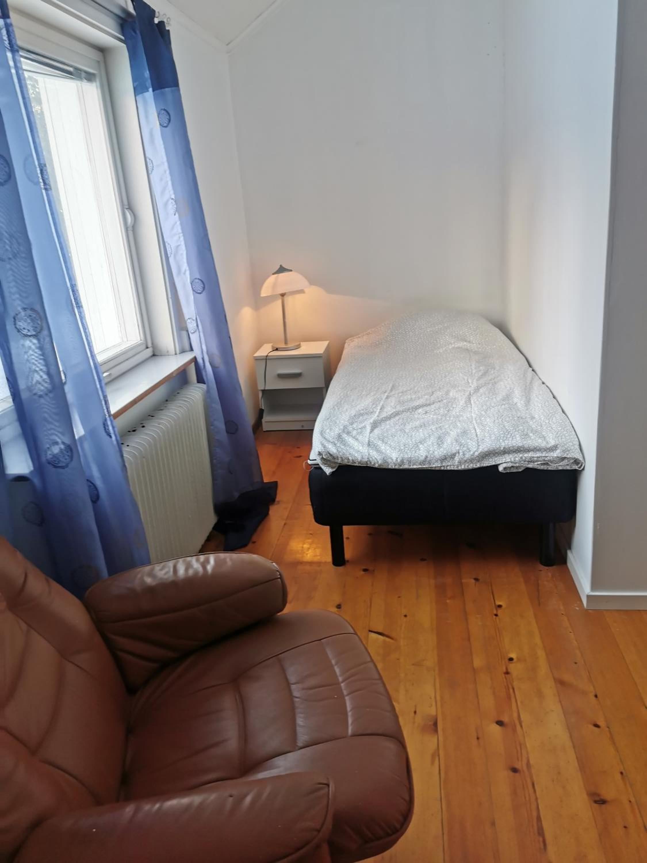 Single Room with Shared Bathroom photo 3