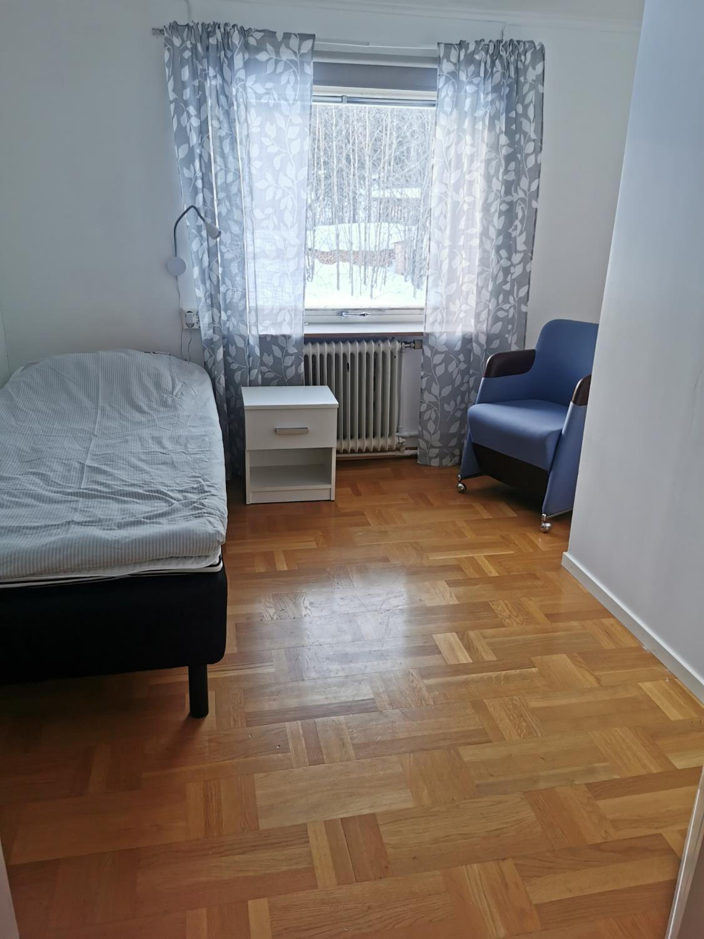 Single Room with Shared Bathroom photo 1