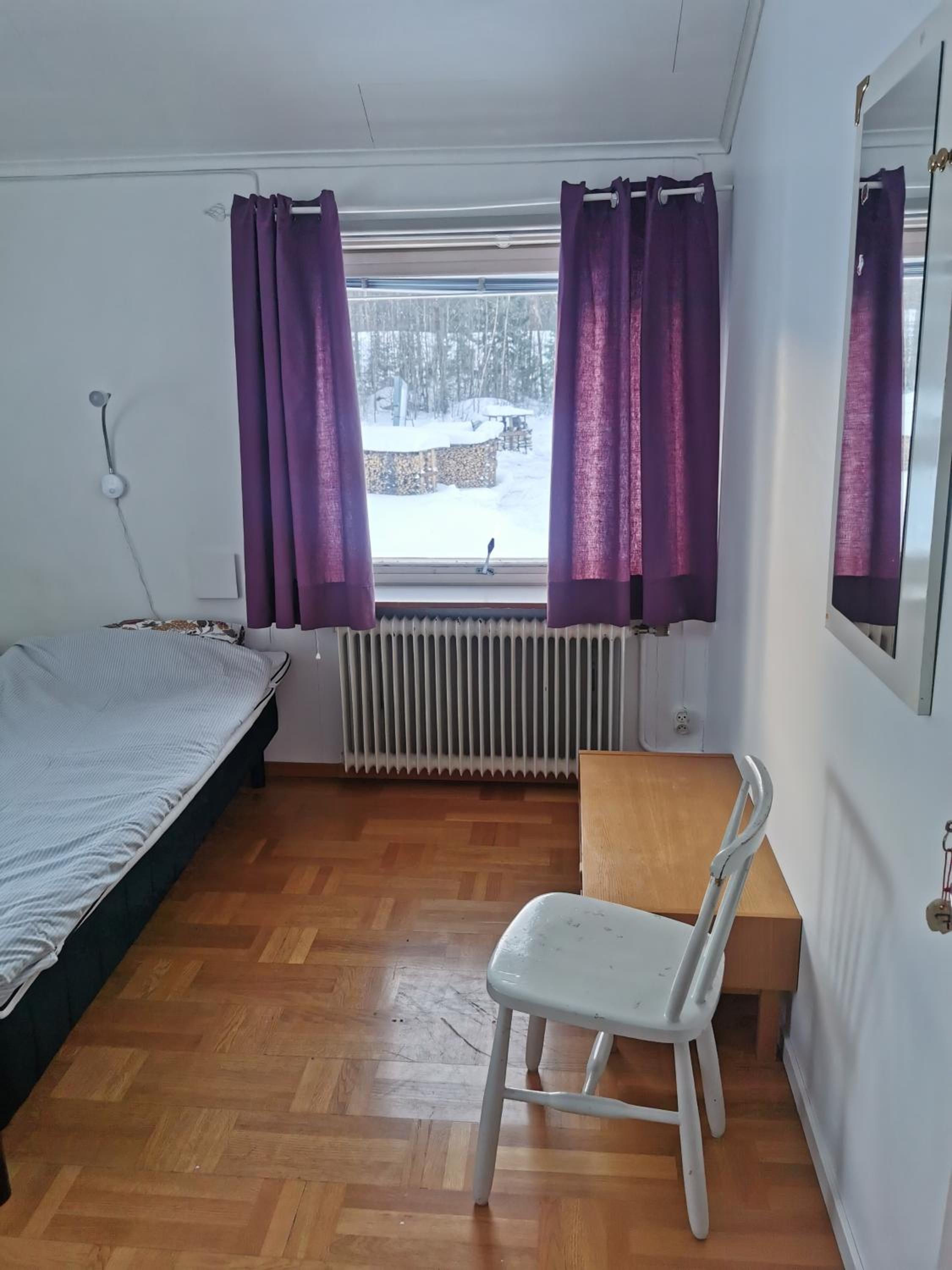 Single Room with Shared Bathroom photo 2