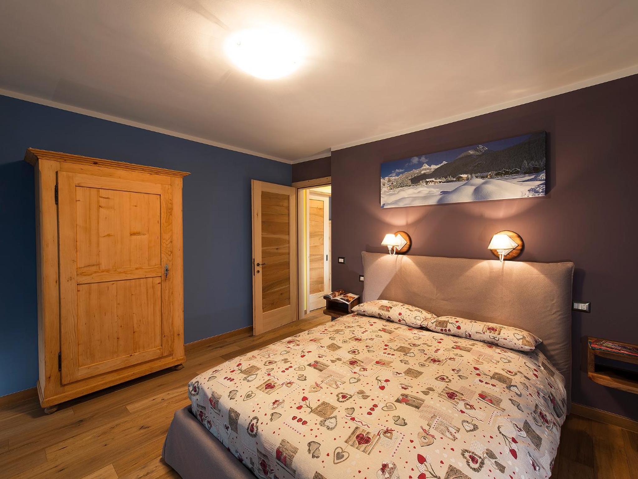 One-Bedroom Apartment with Balcony and Mountain View - First Floor photo 1