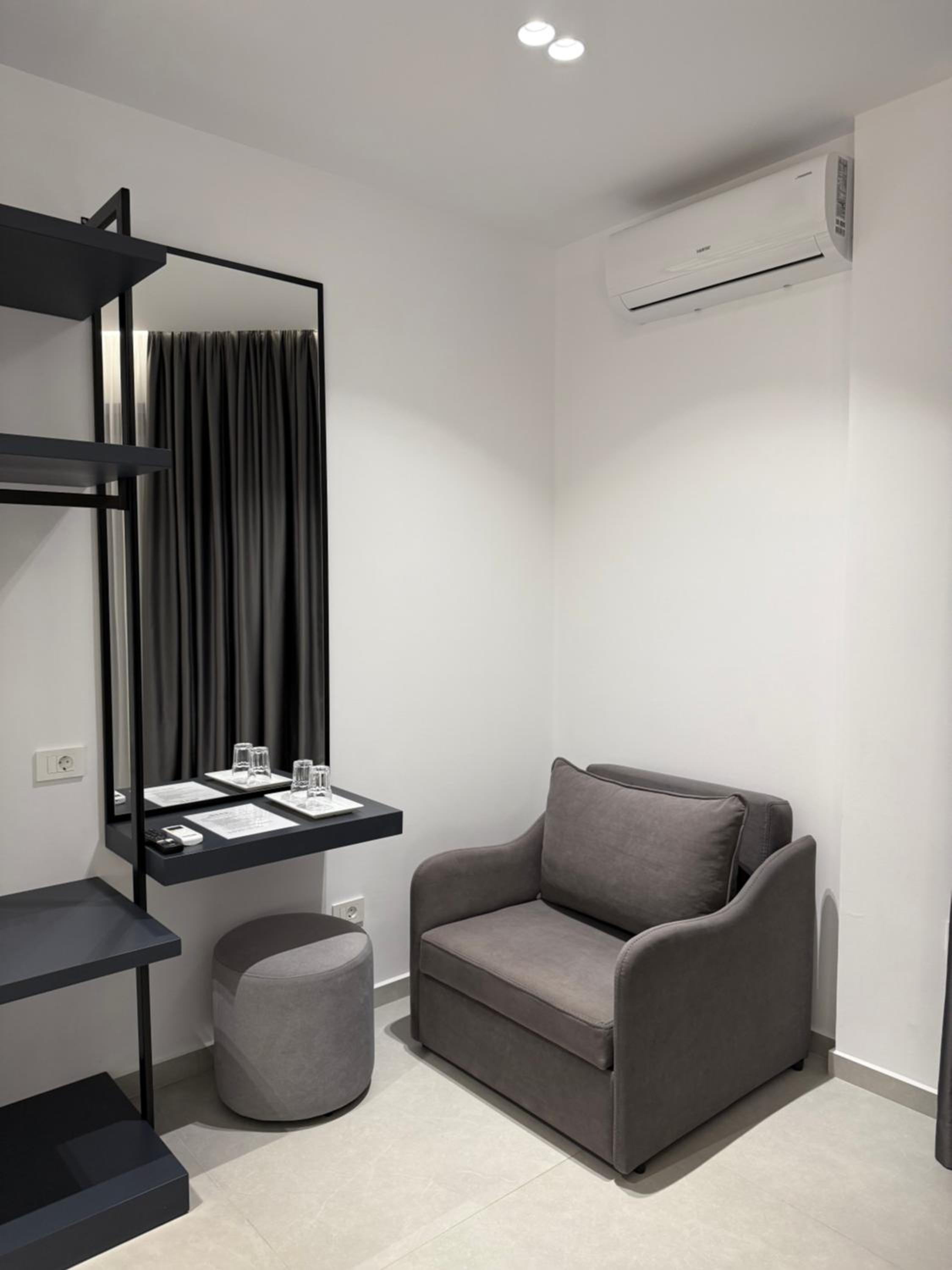 Deluxe Double Room (2 Adults + 1 Child) photo 3