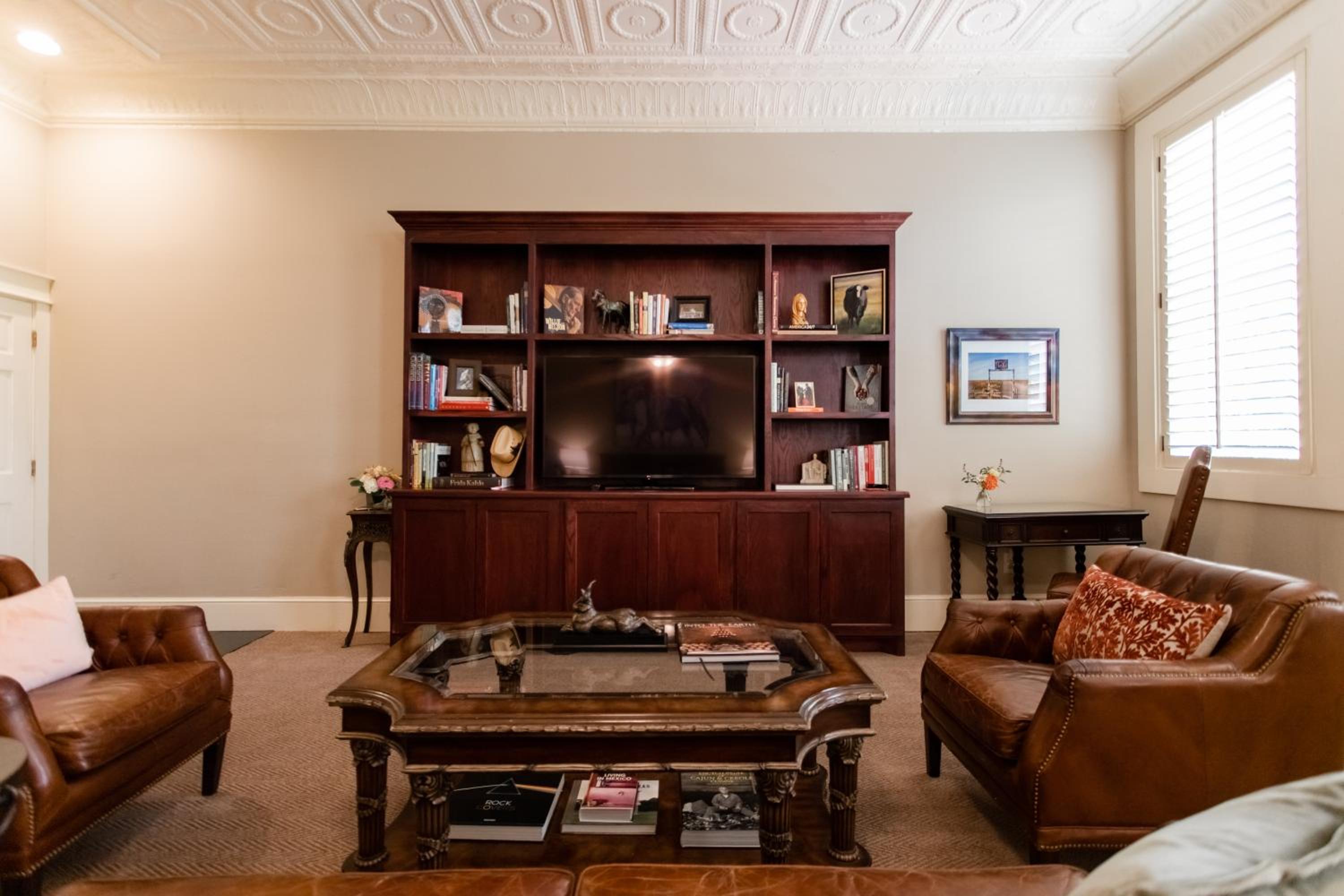 Executive Suite - Photo 3