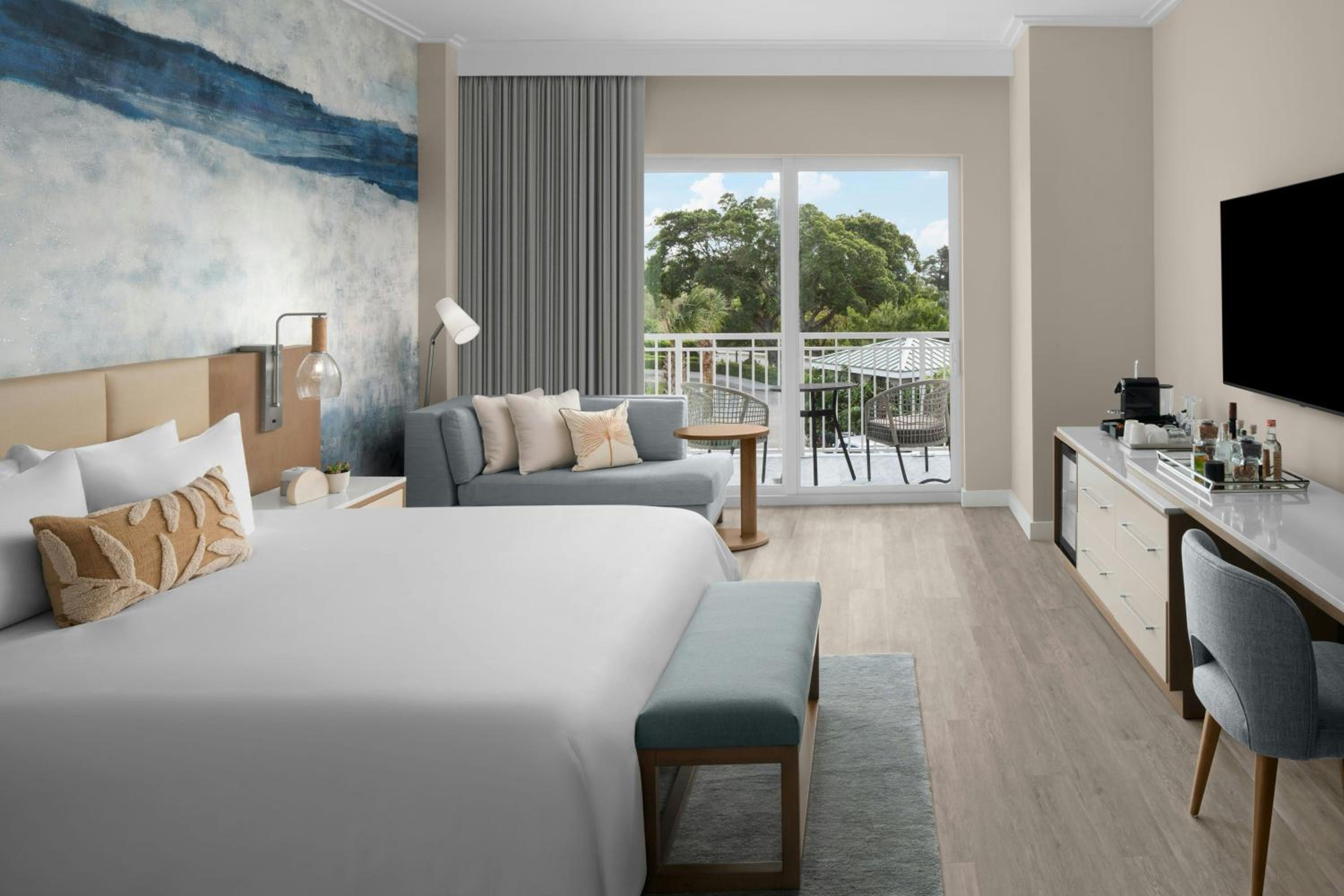 King Room with Resort View - Mobility Accessible with Tub