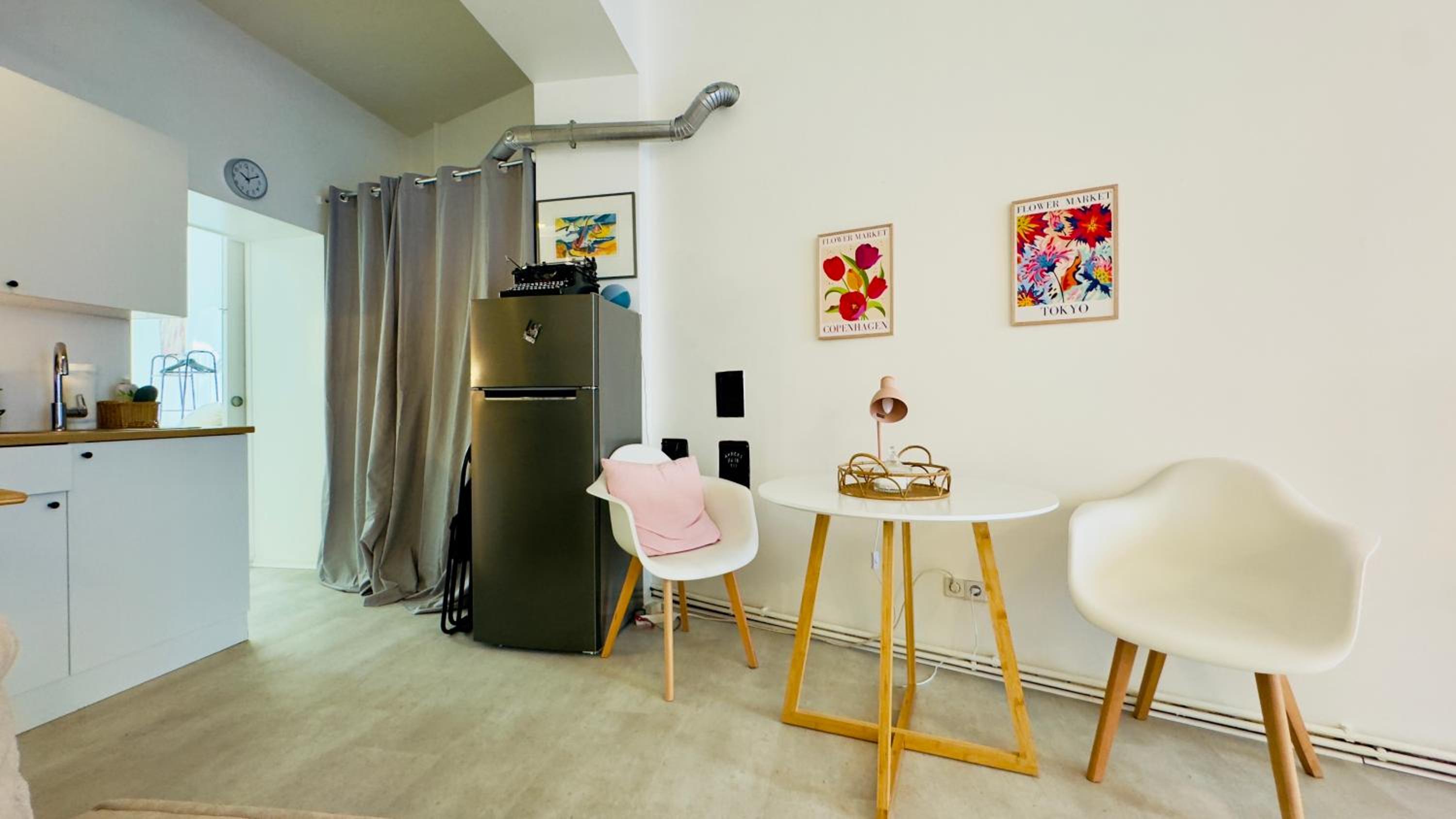 One-Bedroom Apartment with City View