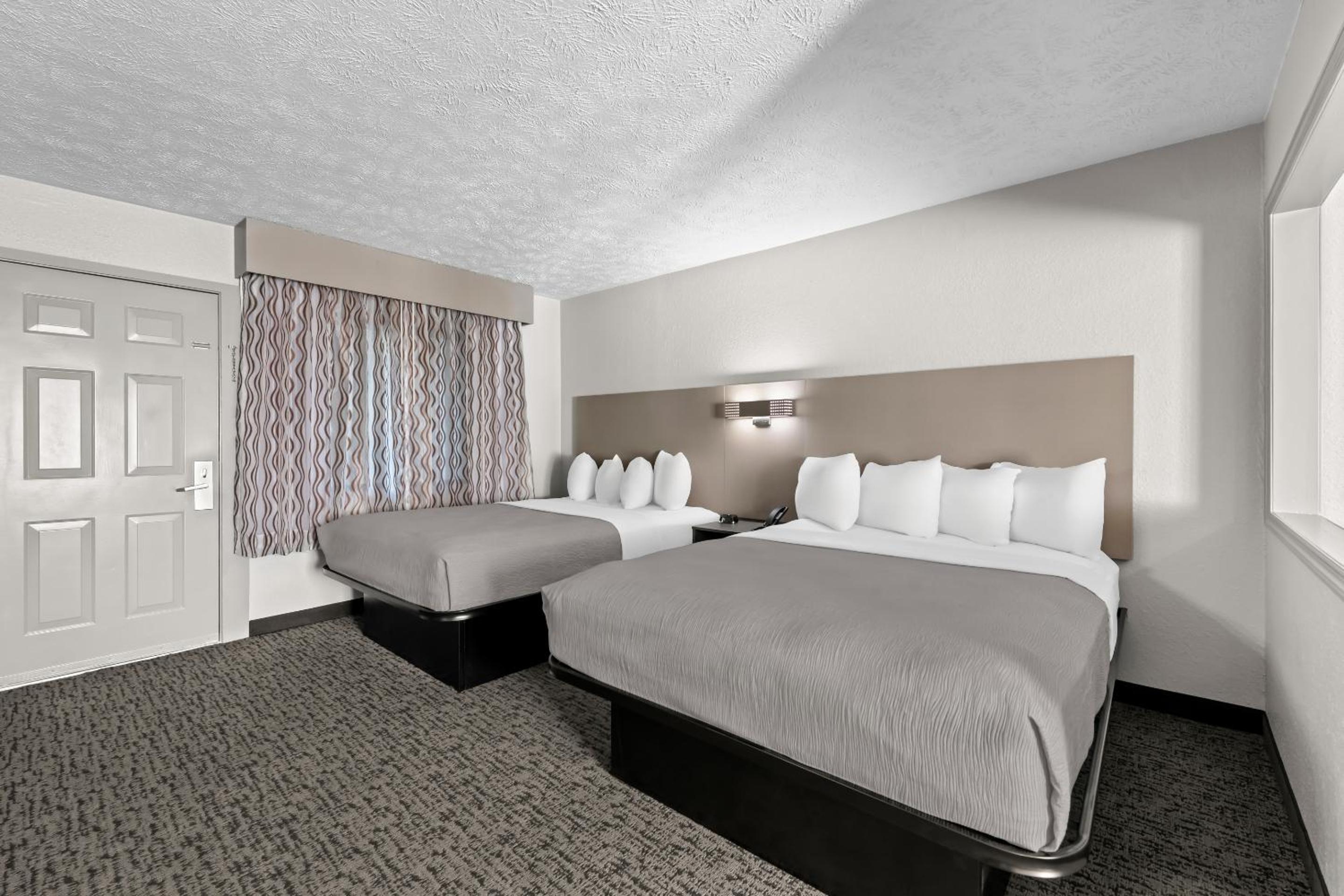 Queen Suite with Two Queen Beds - Non Smoking photo 1