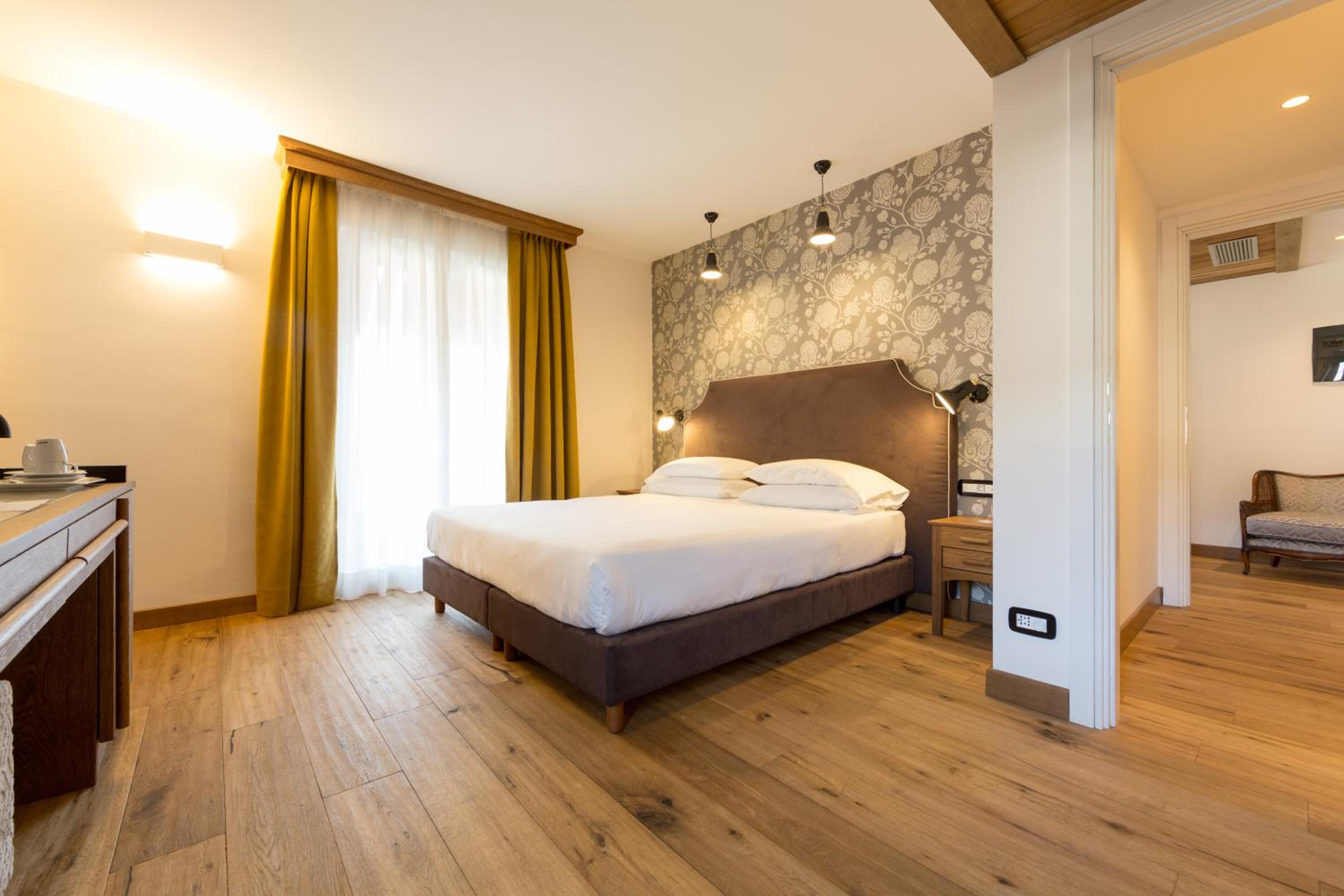 Suite with Balcony - Photo 27