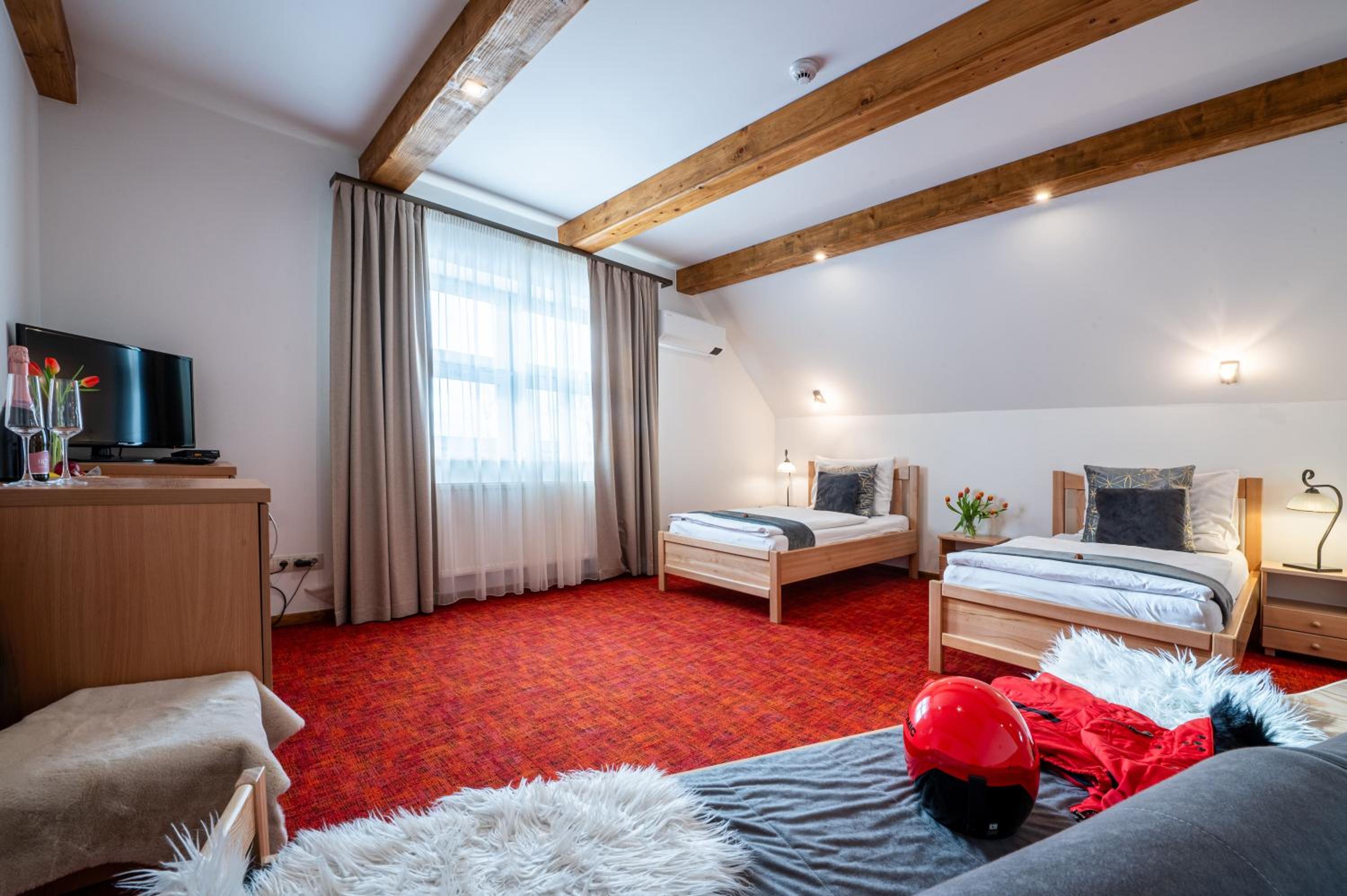 Large Double or Twin Room photo 2