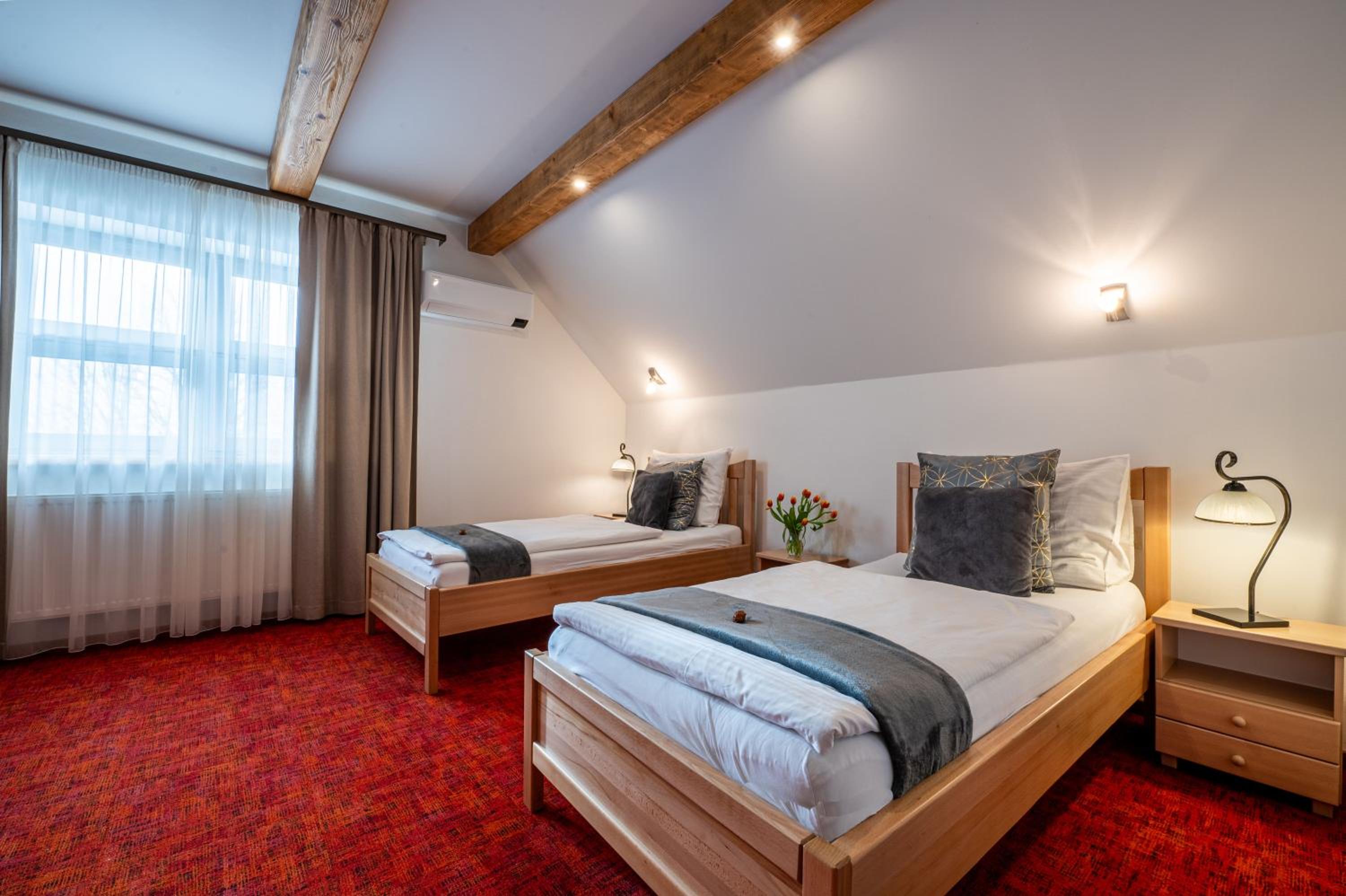 Large Double or Twin Room photo 1
