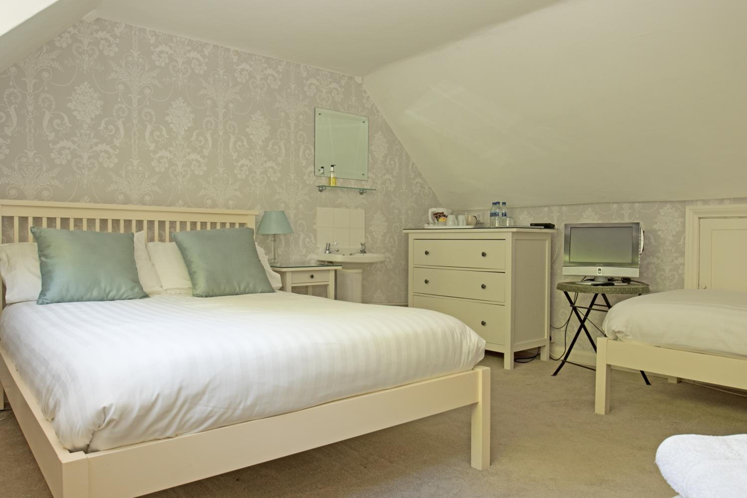 Triple Room with Shared Bathroom photo 2
