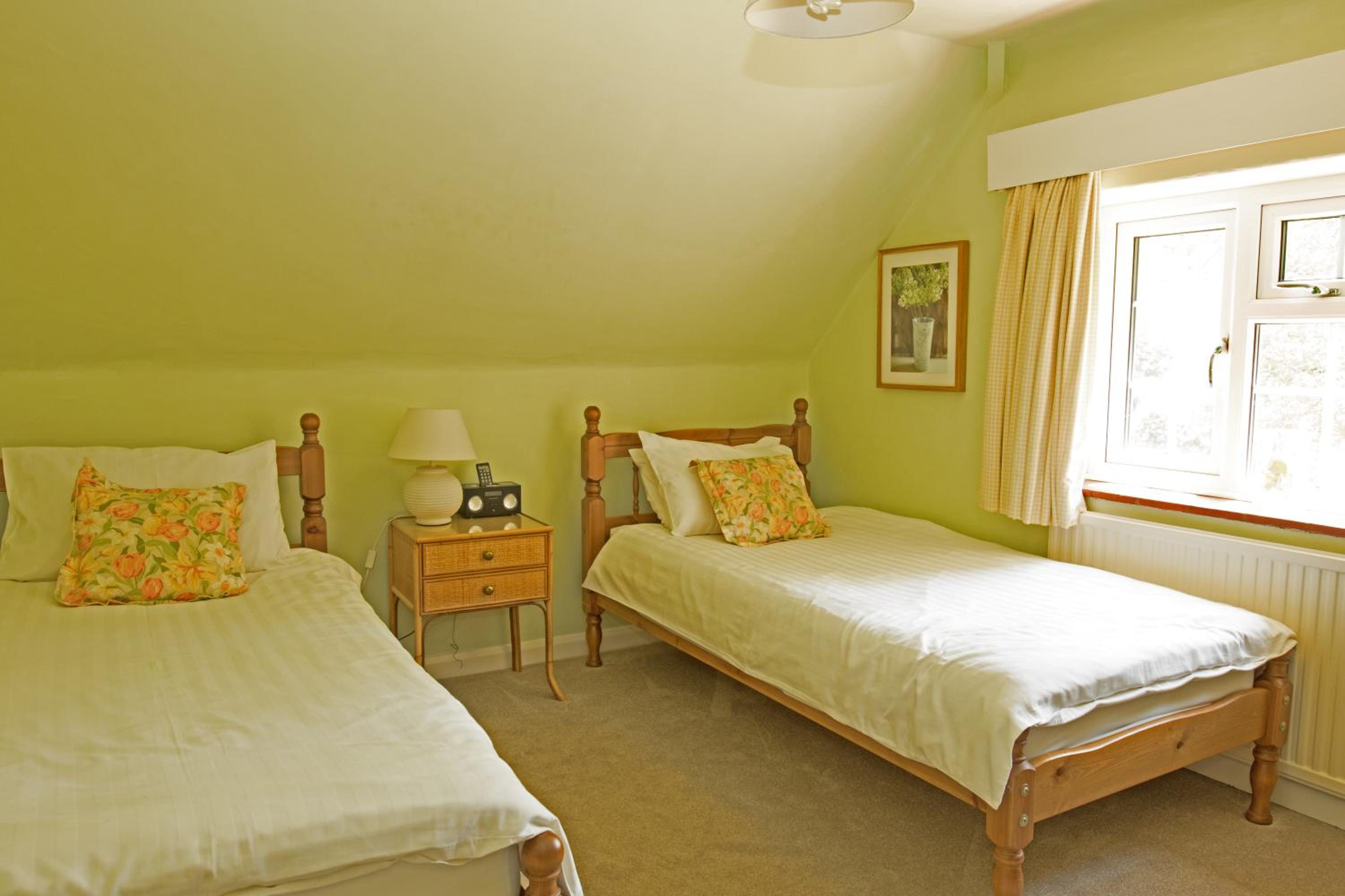 Twin Room with Shared Bathroom photo 2