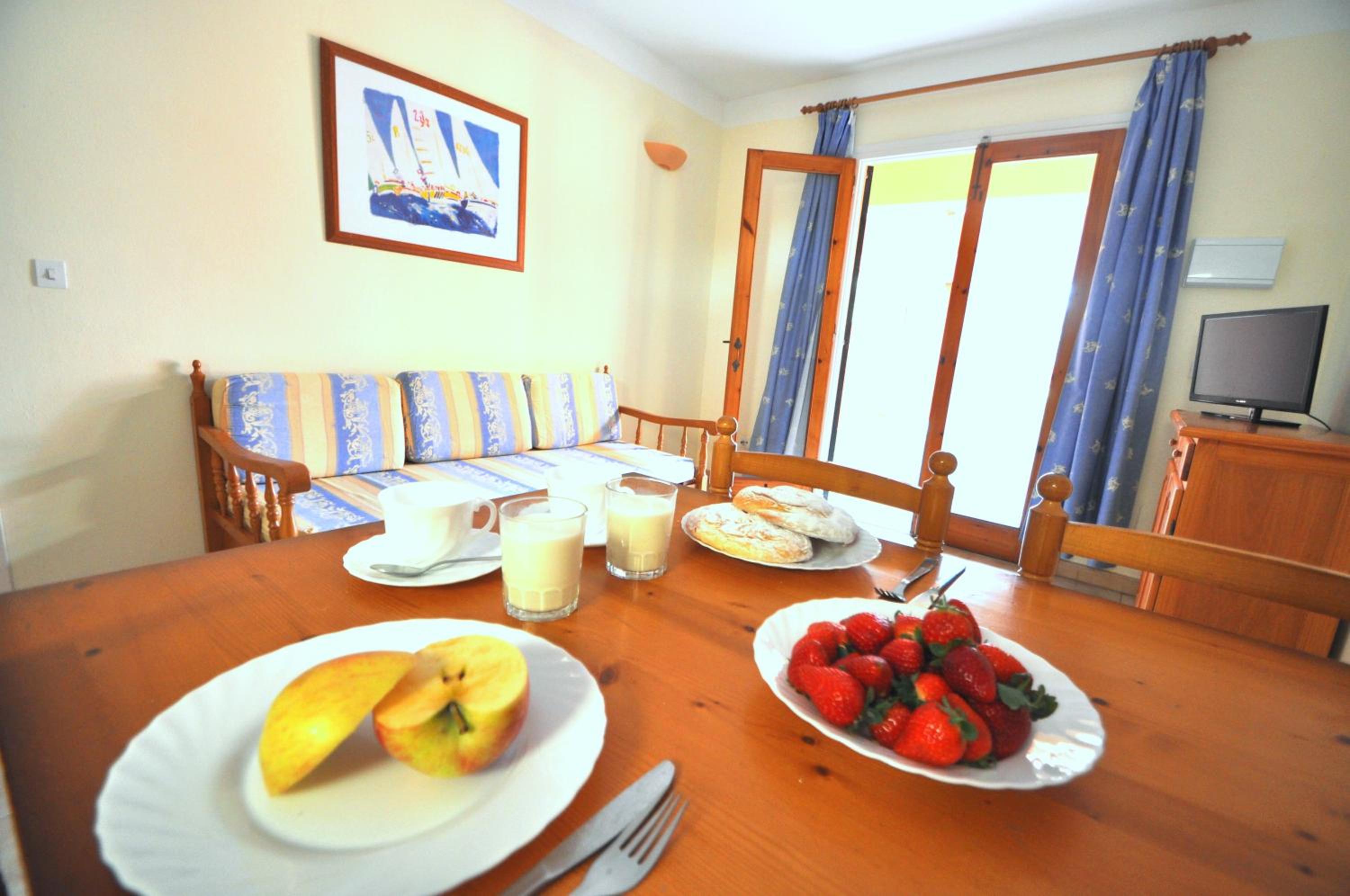 One-Bedroom Apartment with Balcony - Photo 3