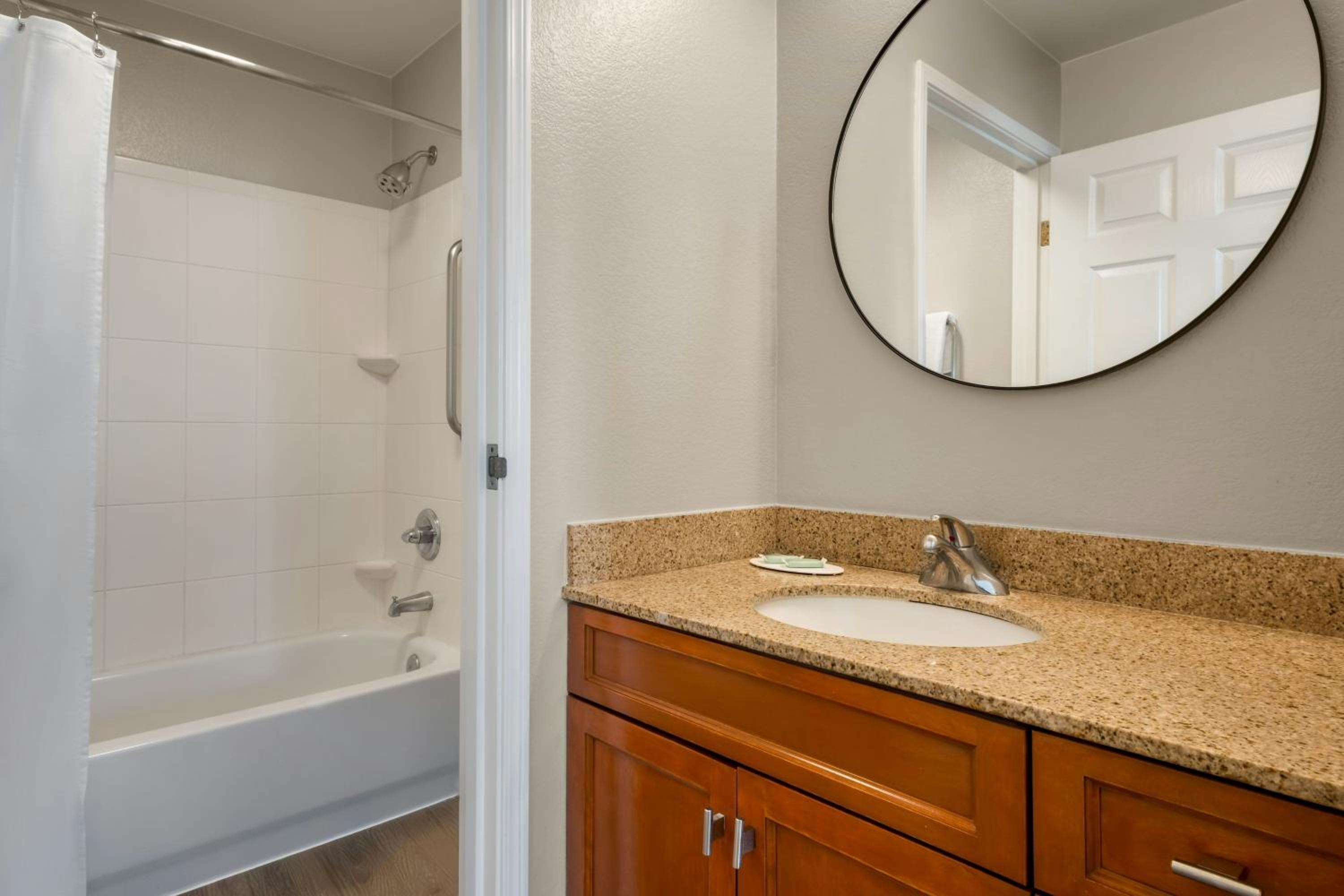Queen Studio with Sofa Bed and Roll-in Shower - Mobility and Hearing Accessible