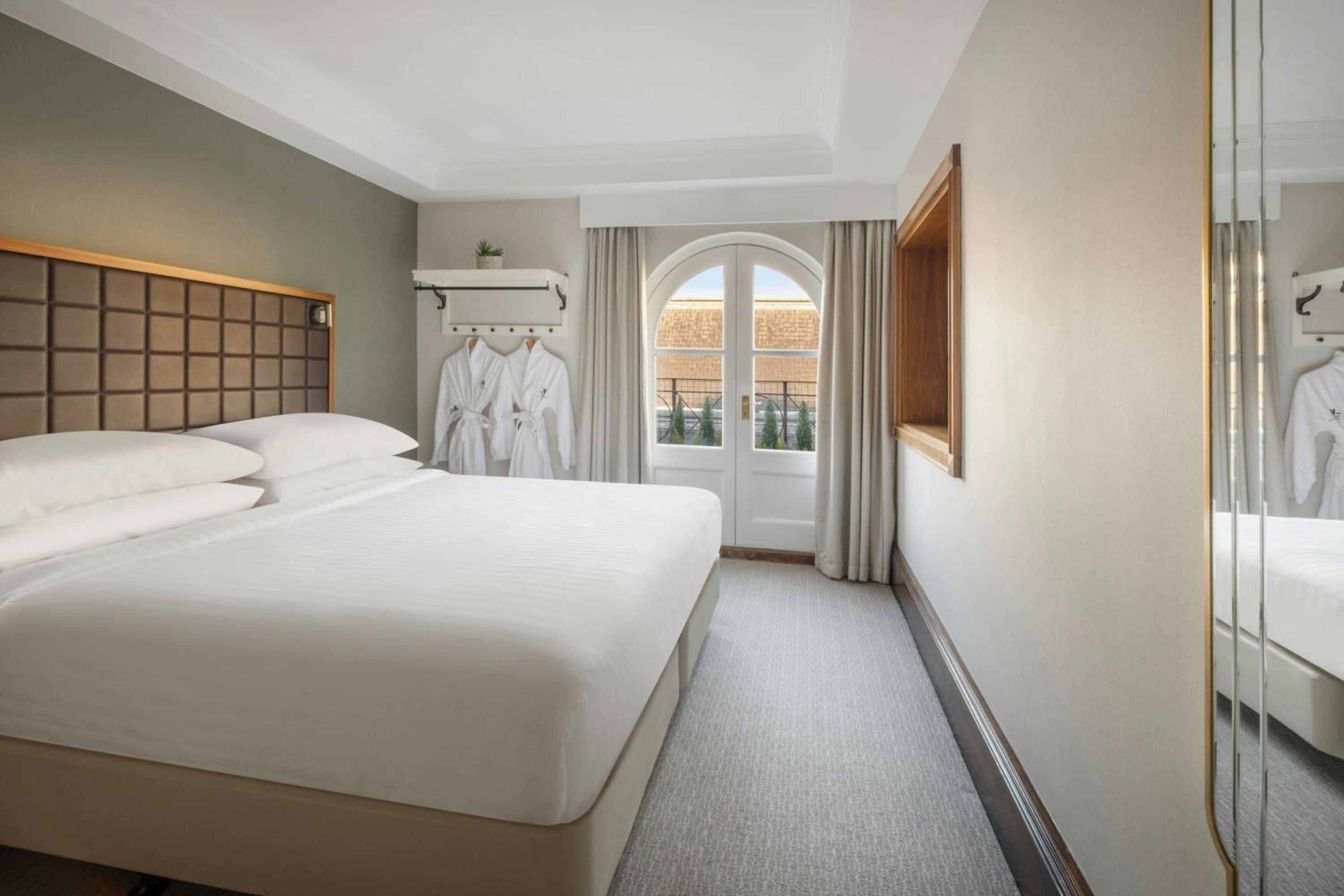 Rochester Suite with City View, Executive Lounge Access