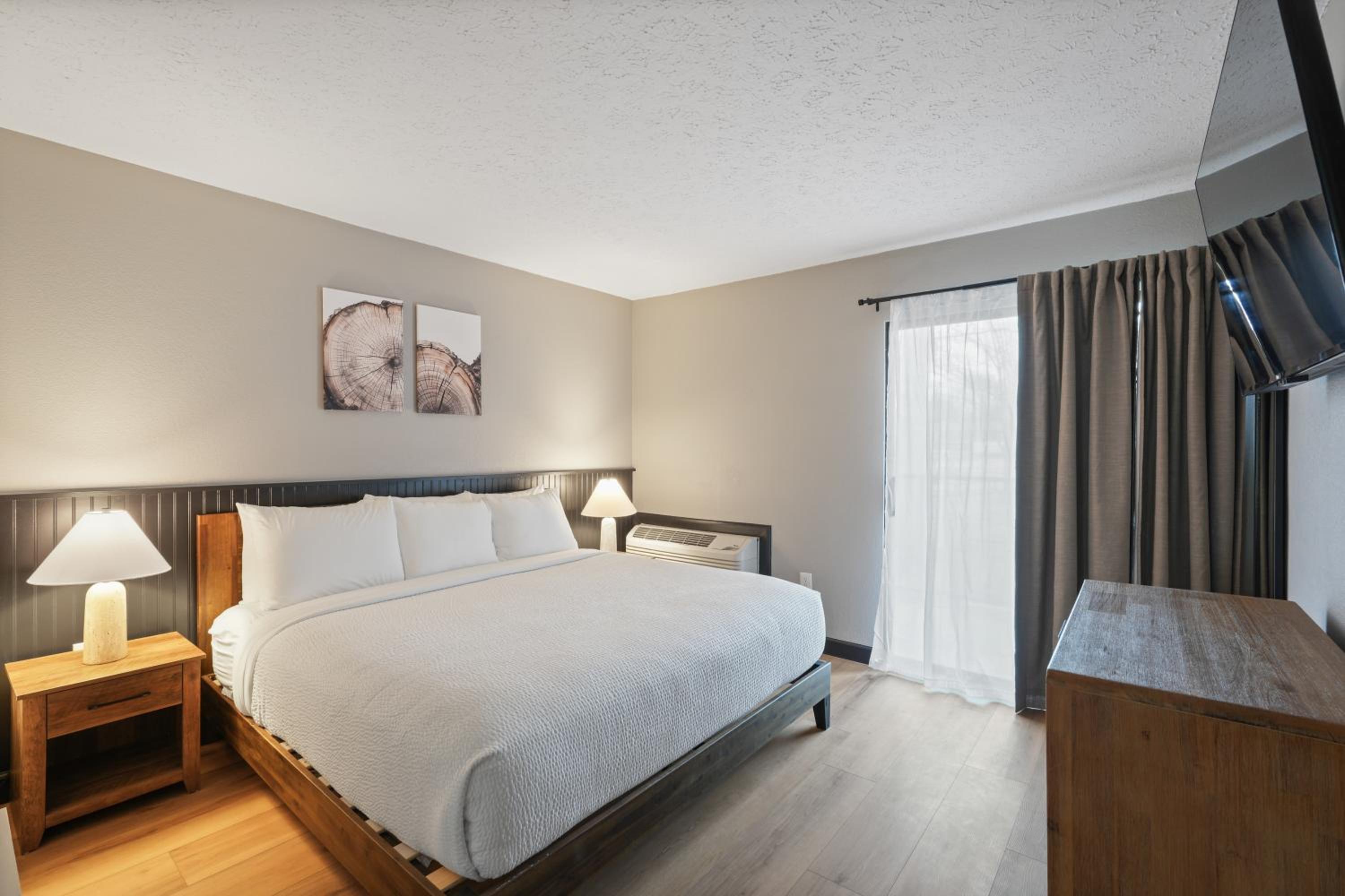 King Suite with Spa Bath photo 3