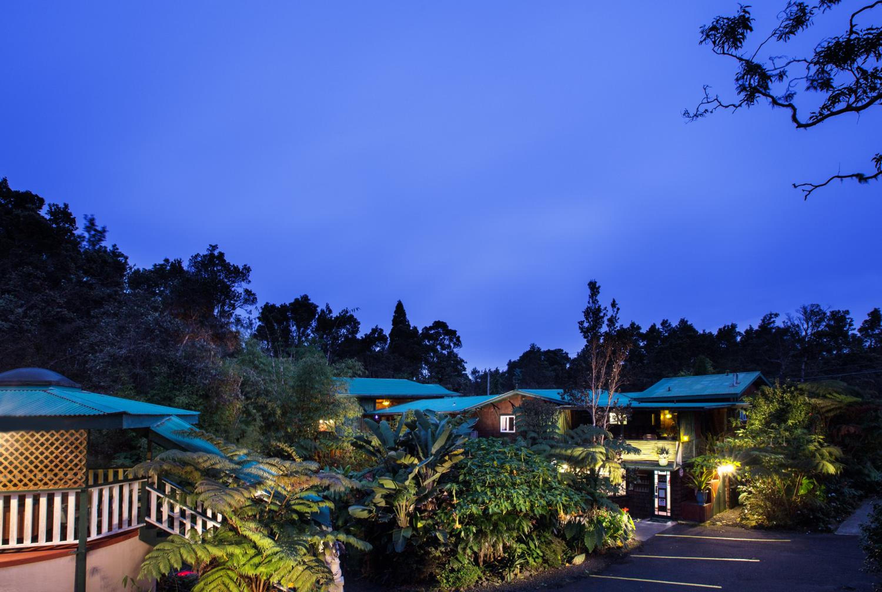 Standard Room, 1 Queen Bed (Chalet Kilauea Hotel) - Photo 62