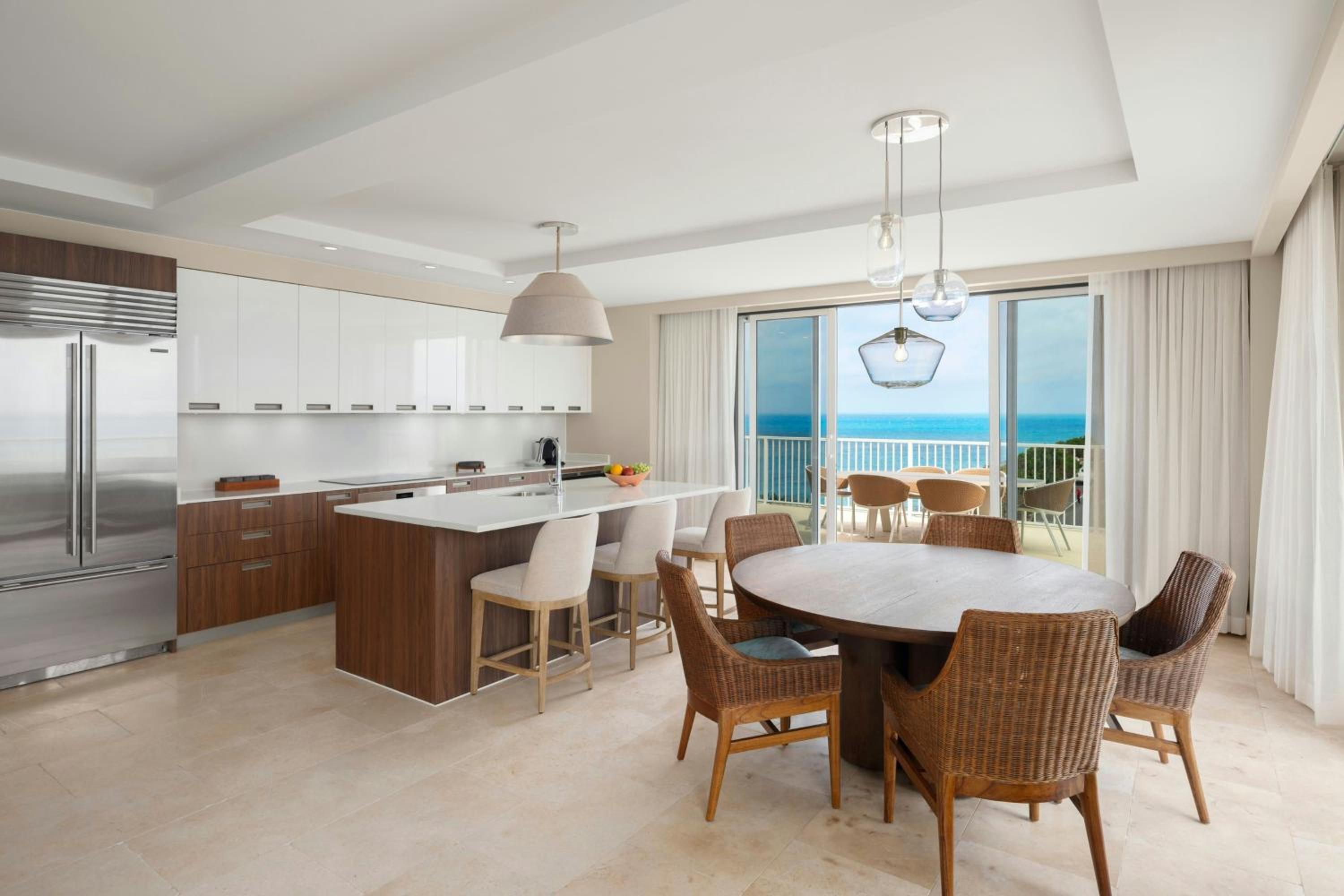 St. Catherine Suite, 1 Bedroom Suite, 1 King, Oceanfront, Balcony