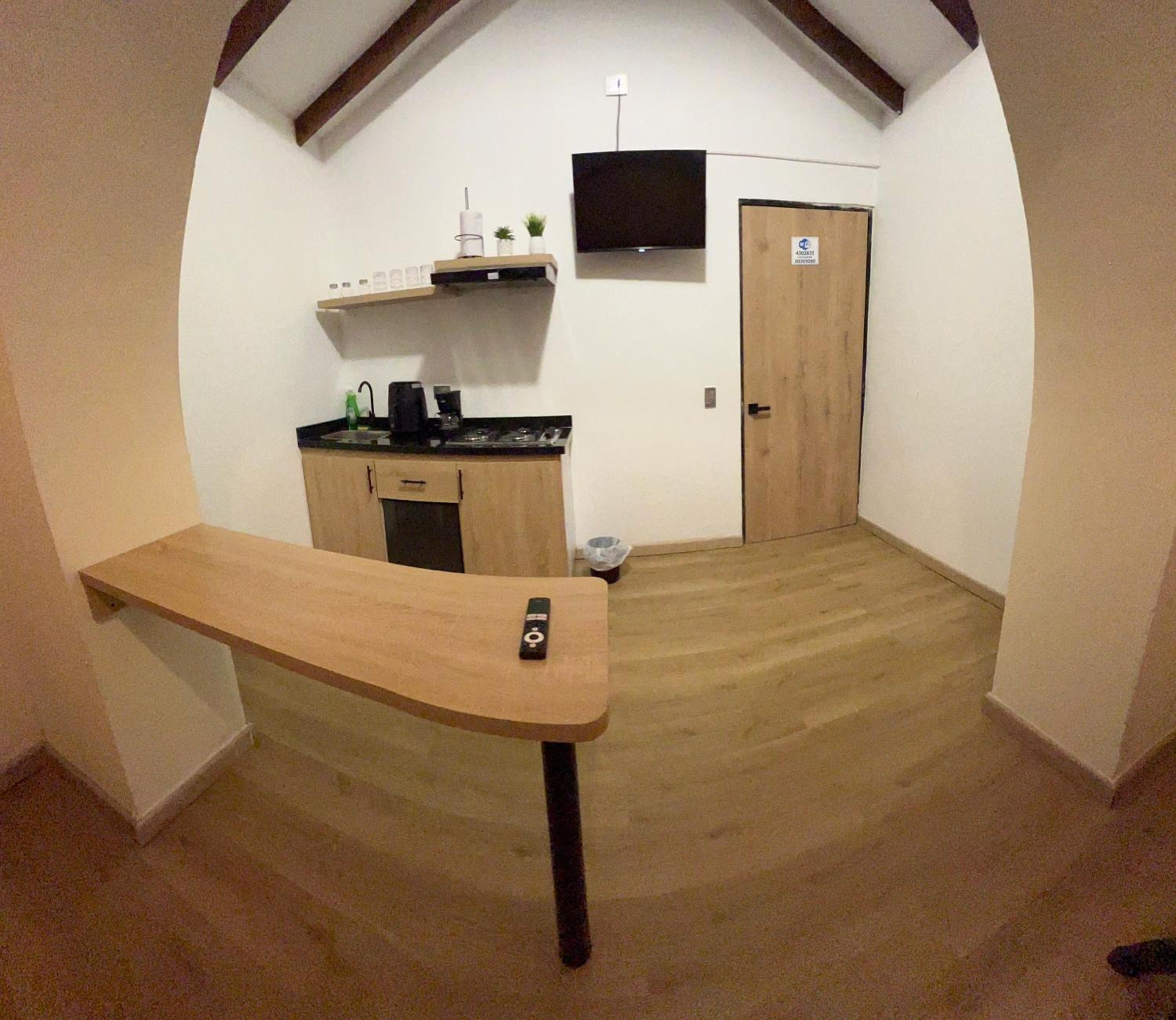 Two-Bedroom Apartment with Pool View photo 2
