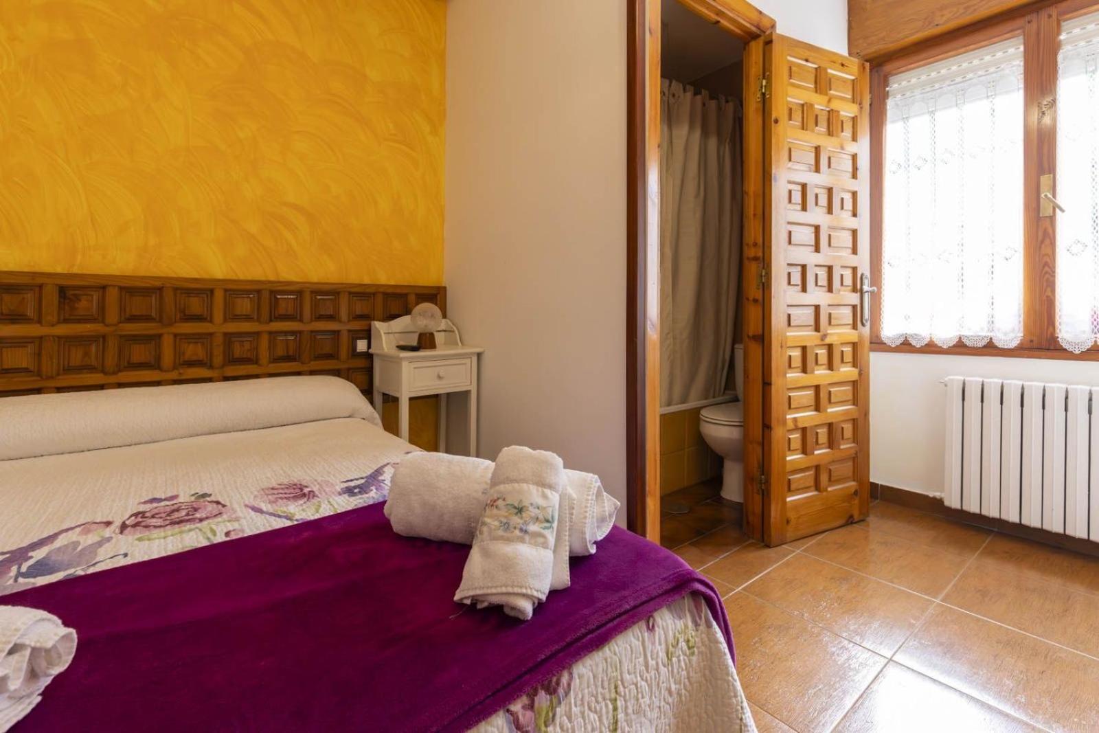 Single Room with Bathroom photo 2