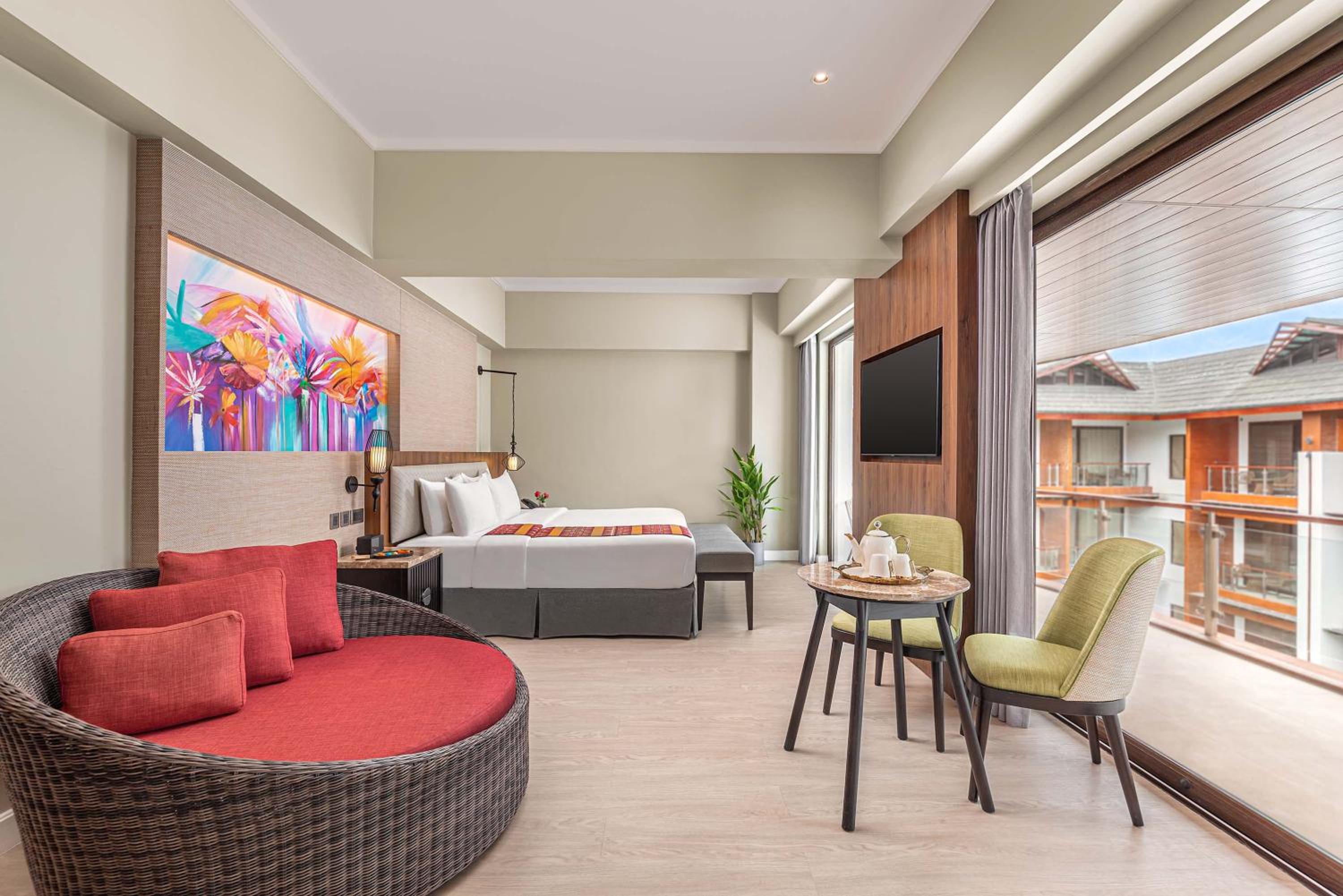 East Junior Suite - Photo 1