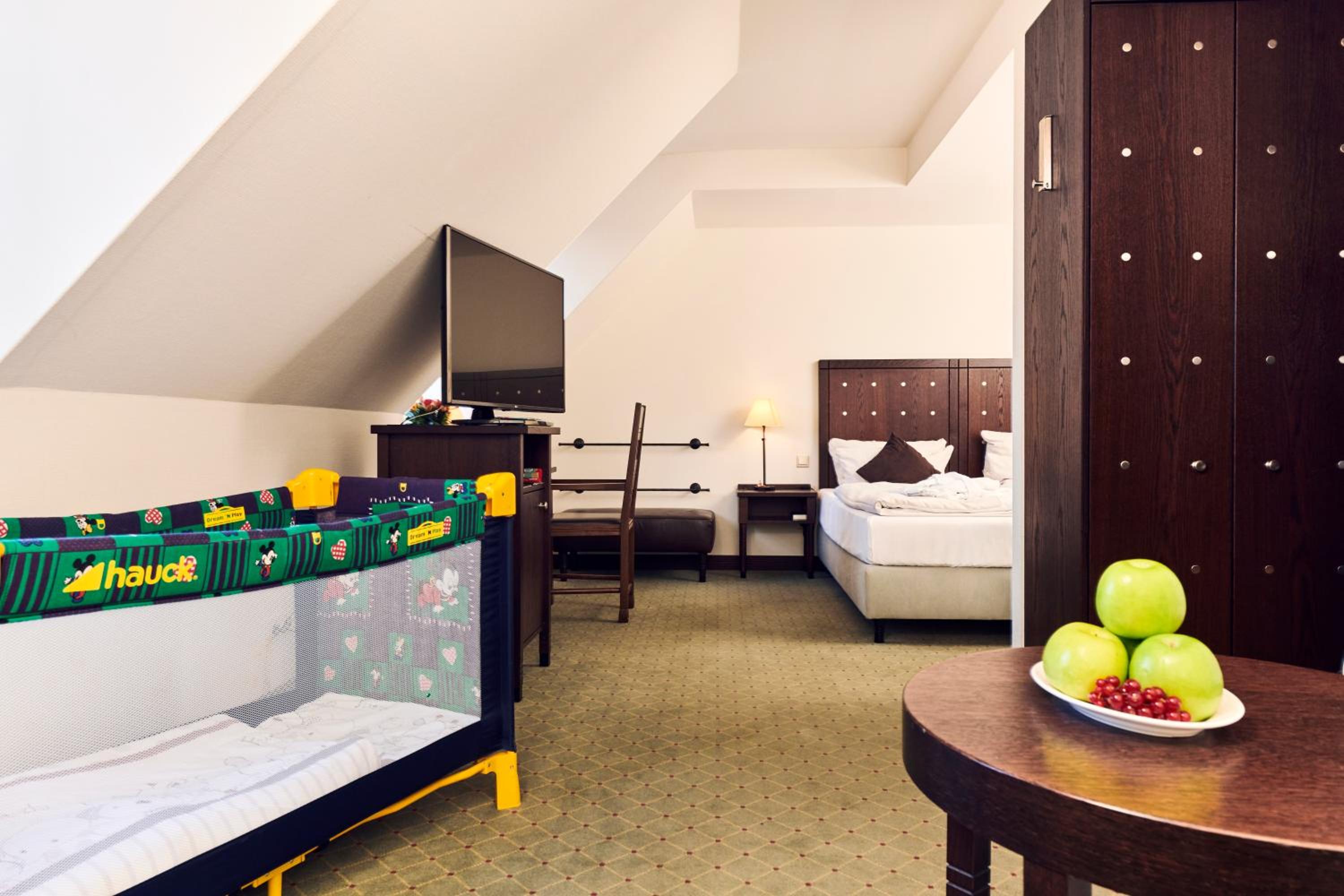 Family Double Room with Sofa Bed - Photo 2