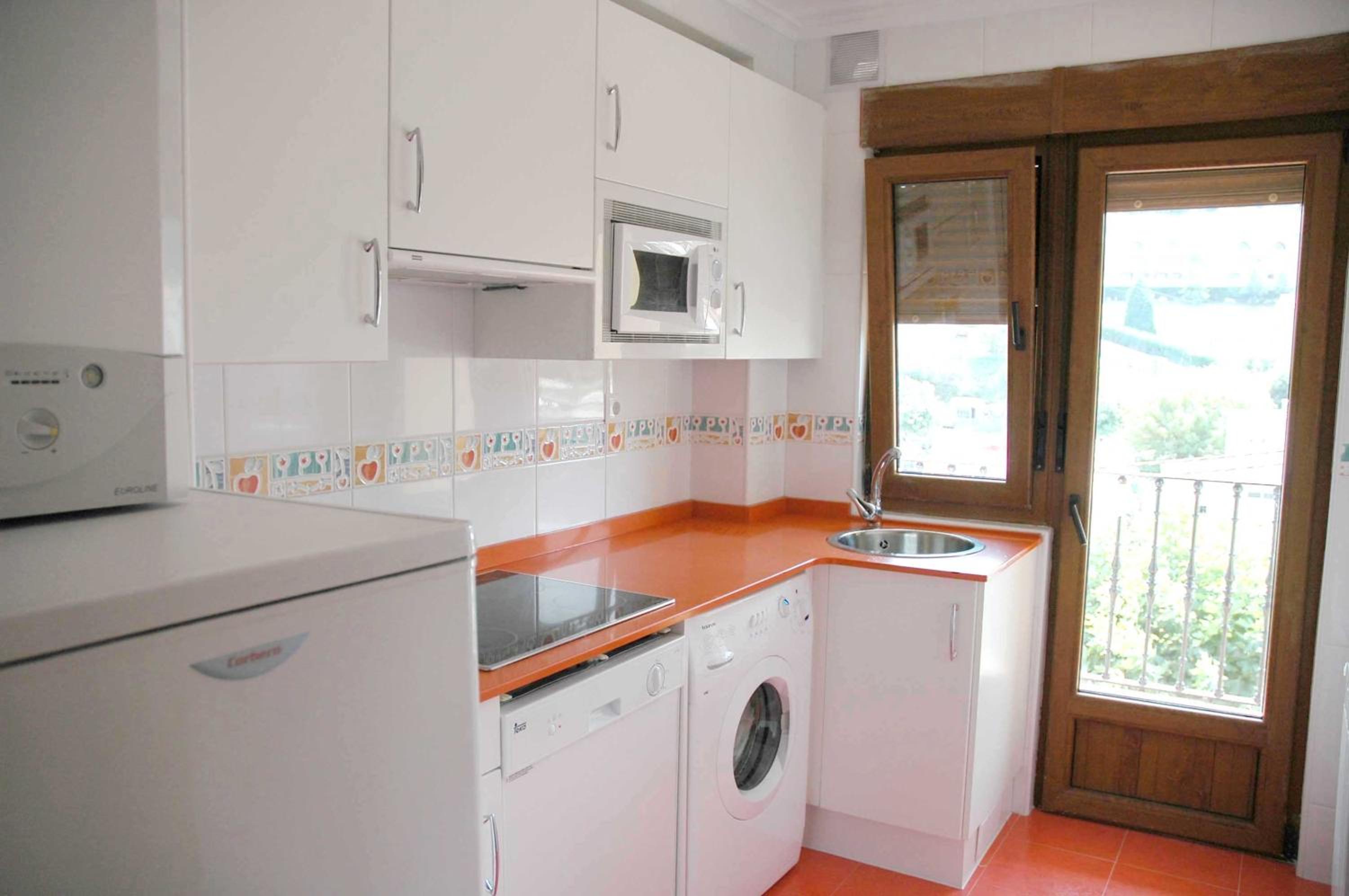One-Bedroom Apartment (4 Adults) photo 3