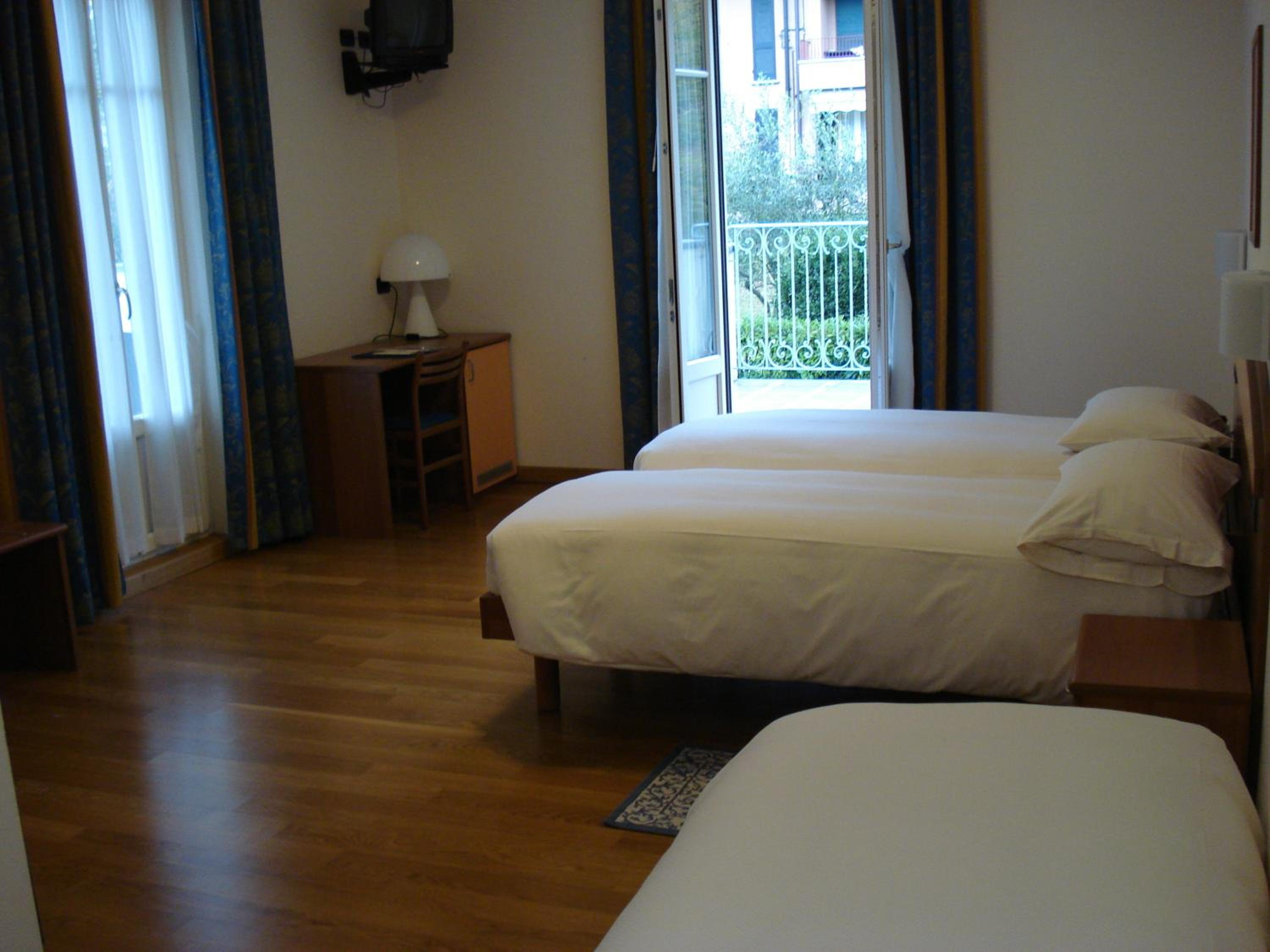 Double or Twin Room with Mountain View - Photo 5