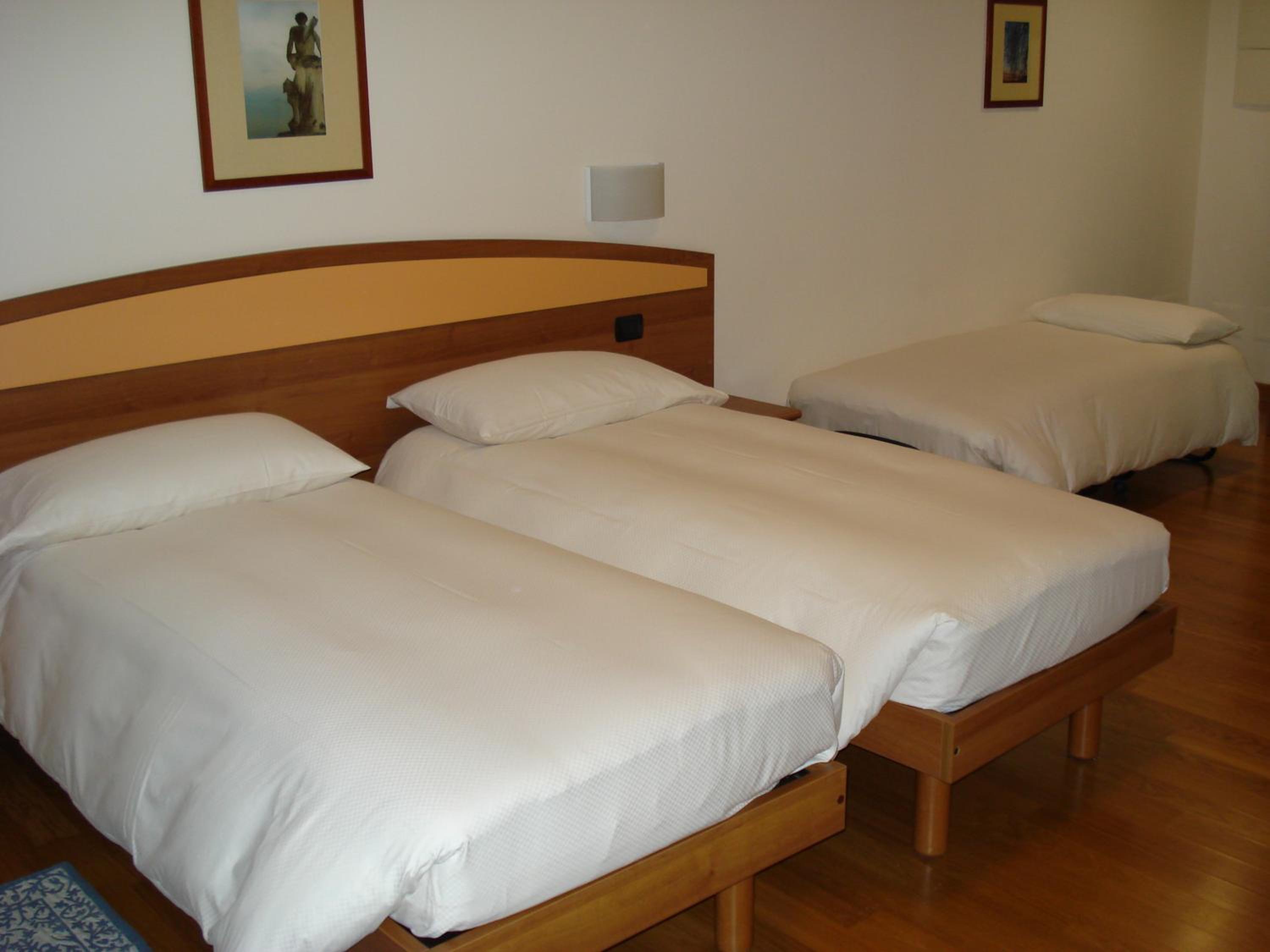 Double or Twin Room with Mountain View - Photo 10