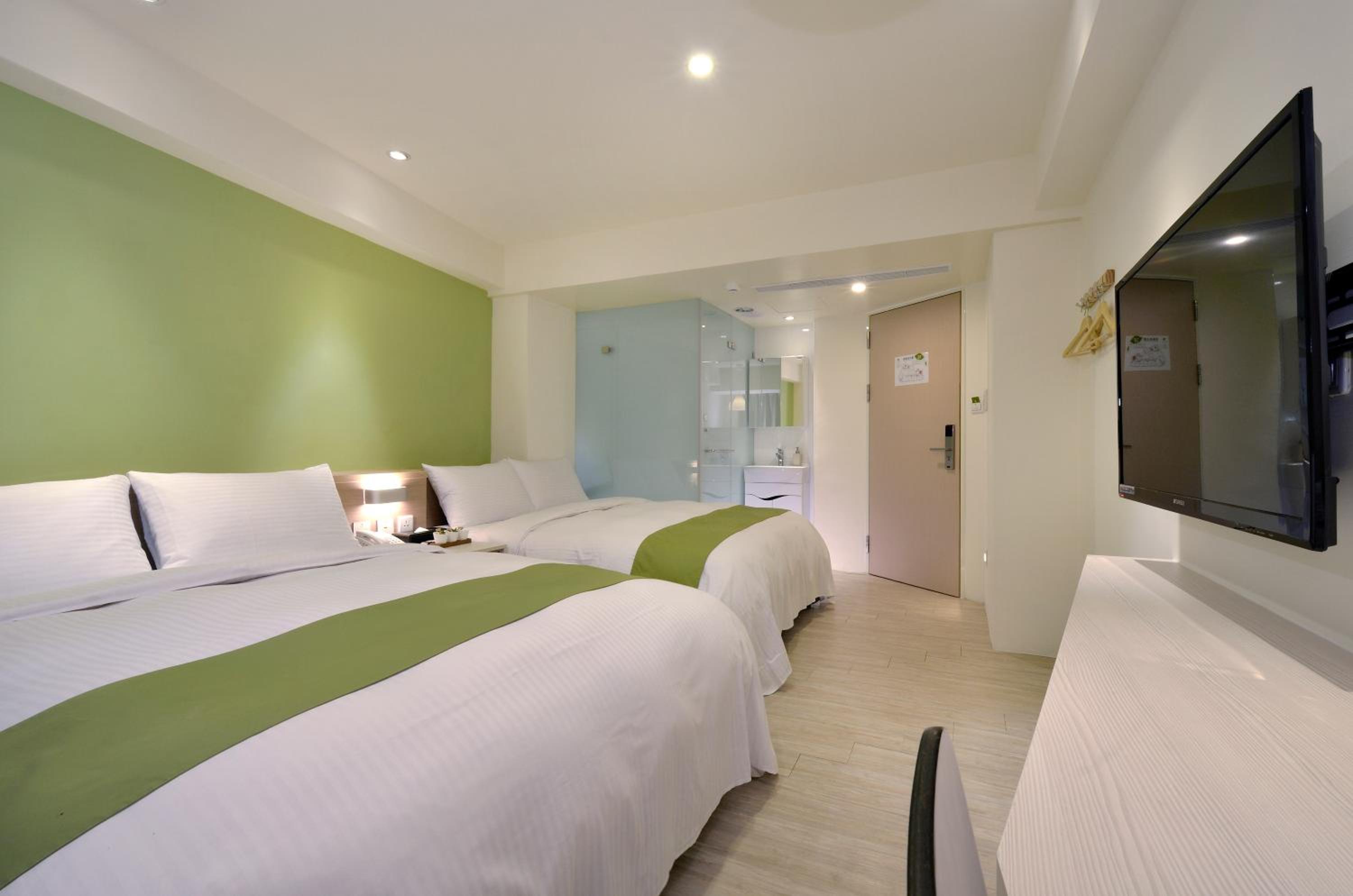 Economy Quadruple Room photo 2