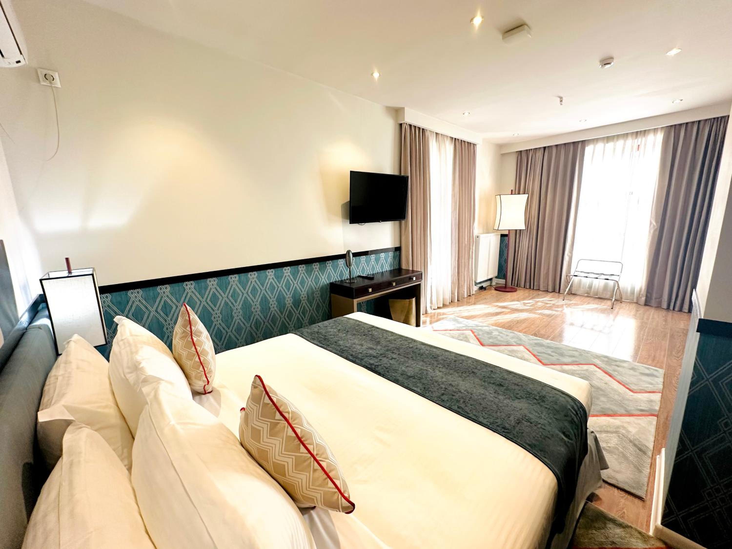 One Bedroom Penthouse - Photo 7