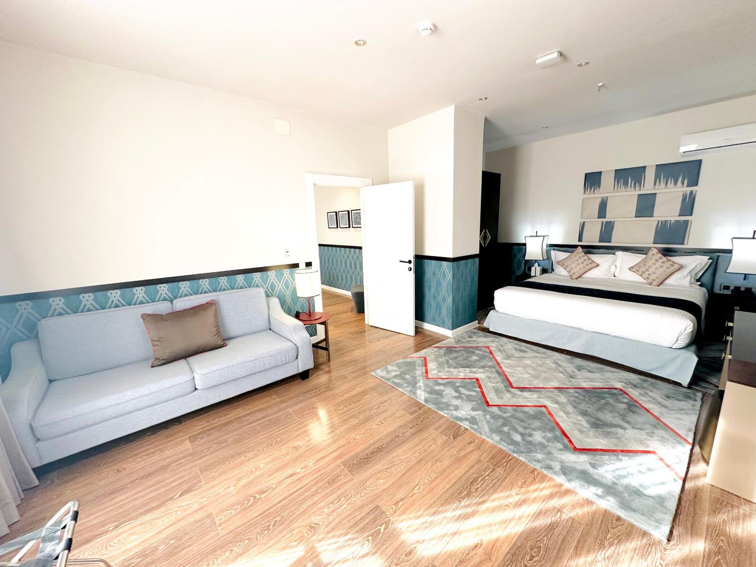 One Bedroom Penthouse - Photo 6
